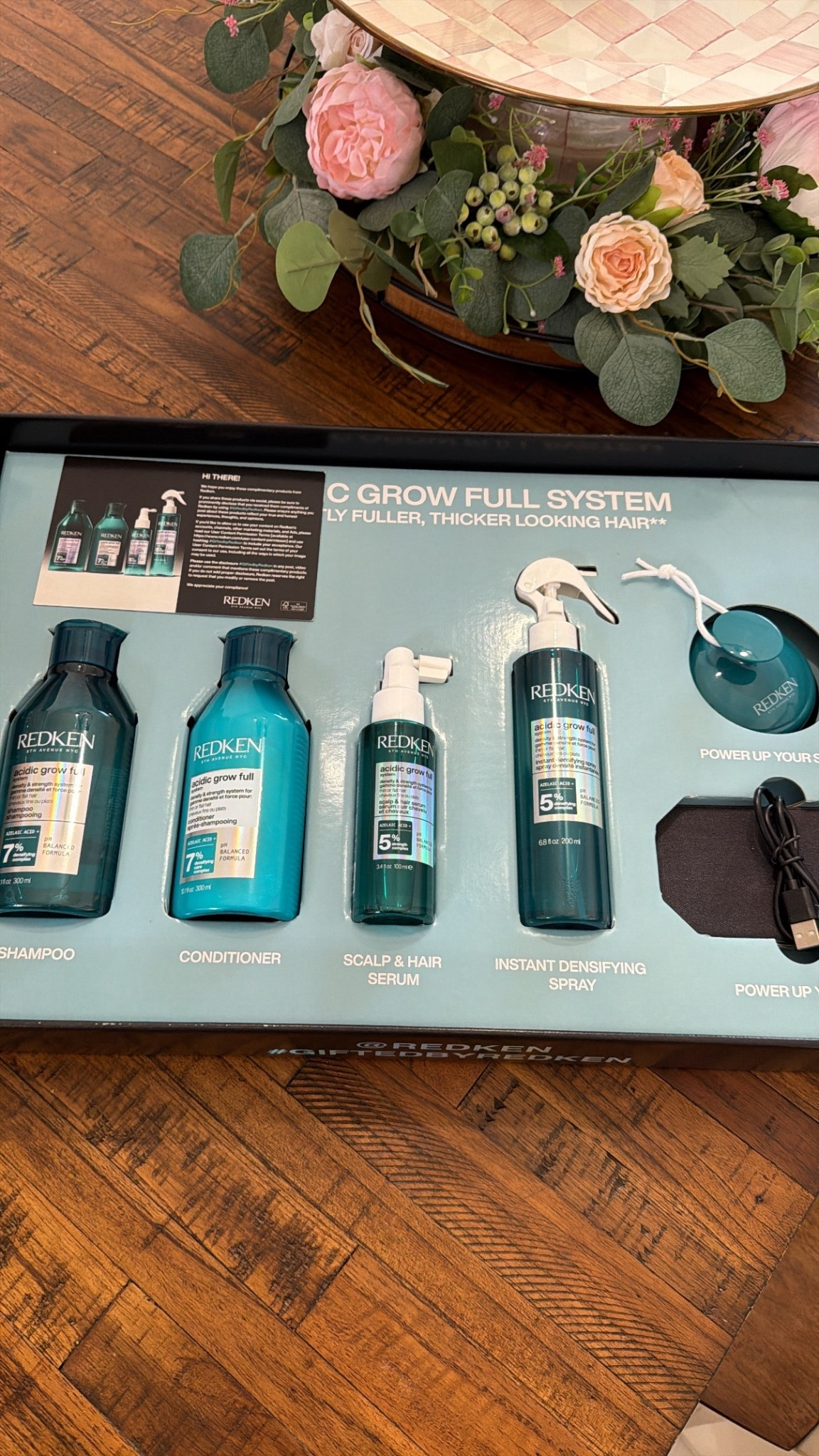 New redken acidic grow shampoo and conditioner! 

#giftedbyredken