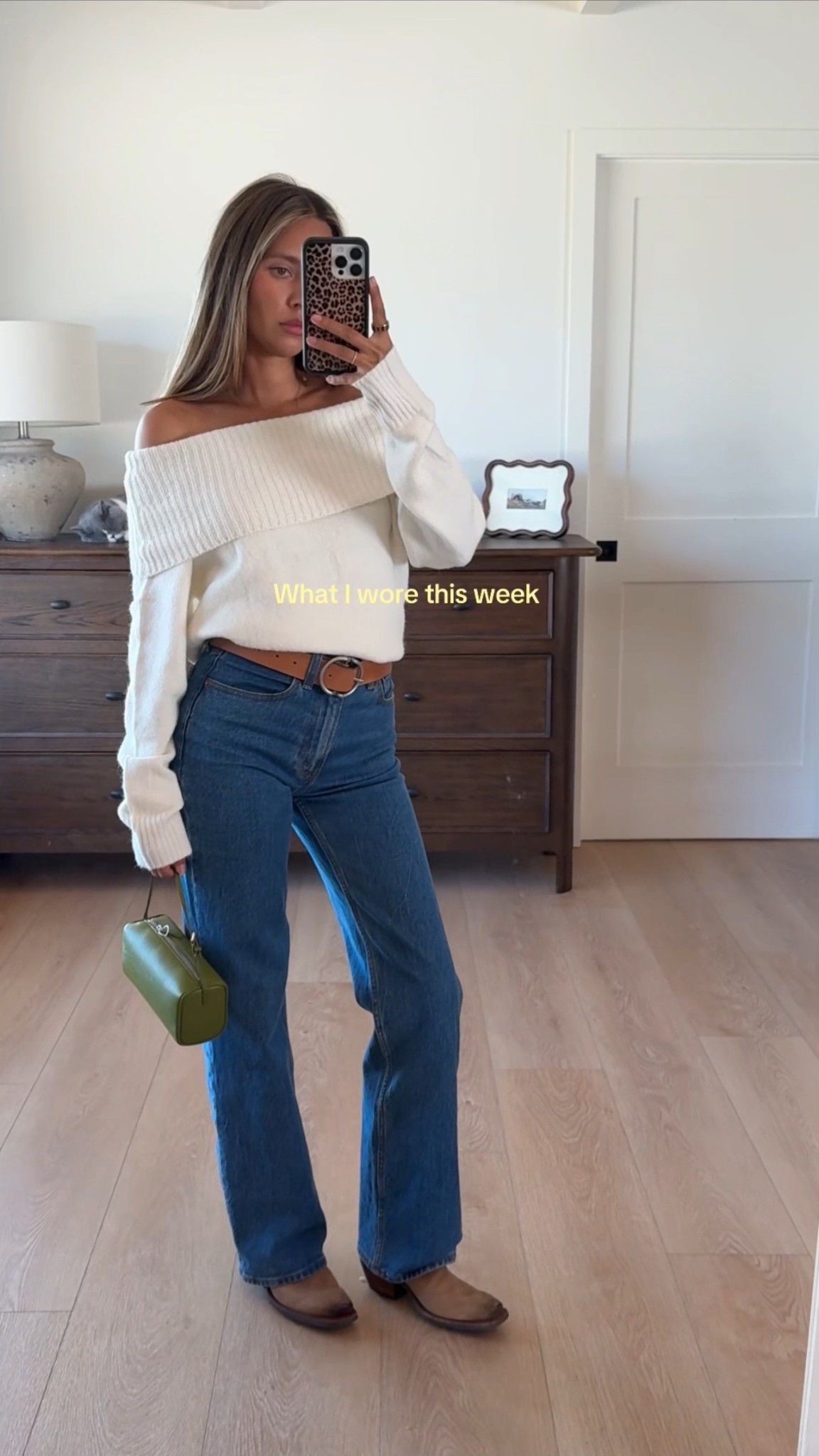 WHAT I WORE THIS WEEK🌞
Amazon off the shoulder top- comes in so many colors! 
Abercrombie jeans
Boots are older from bootbarn. Everything else is linked below!!
