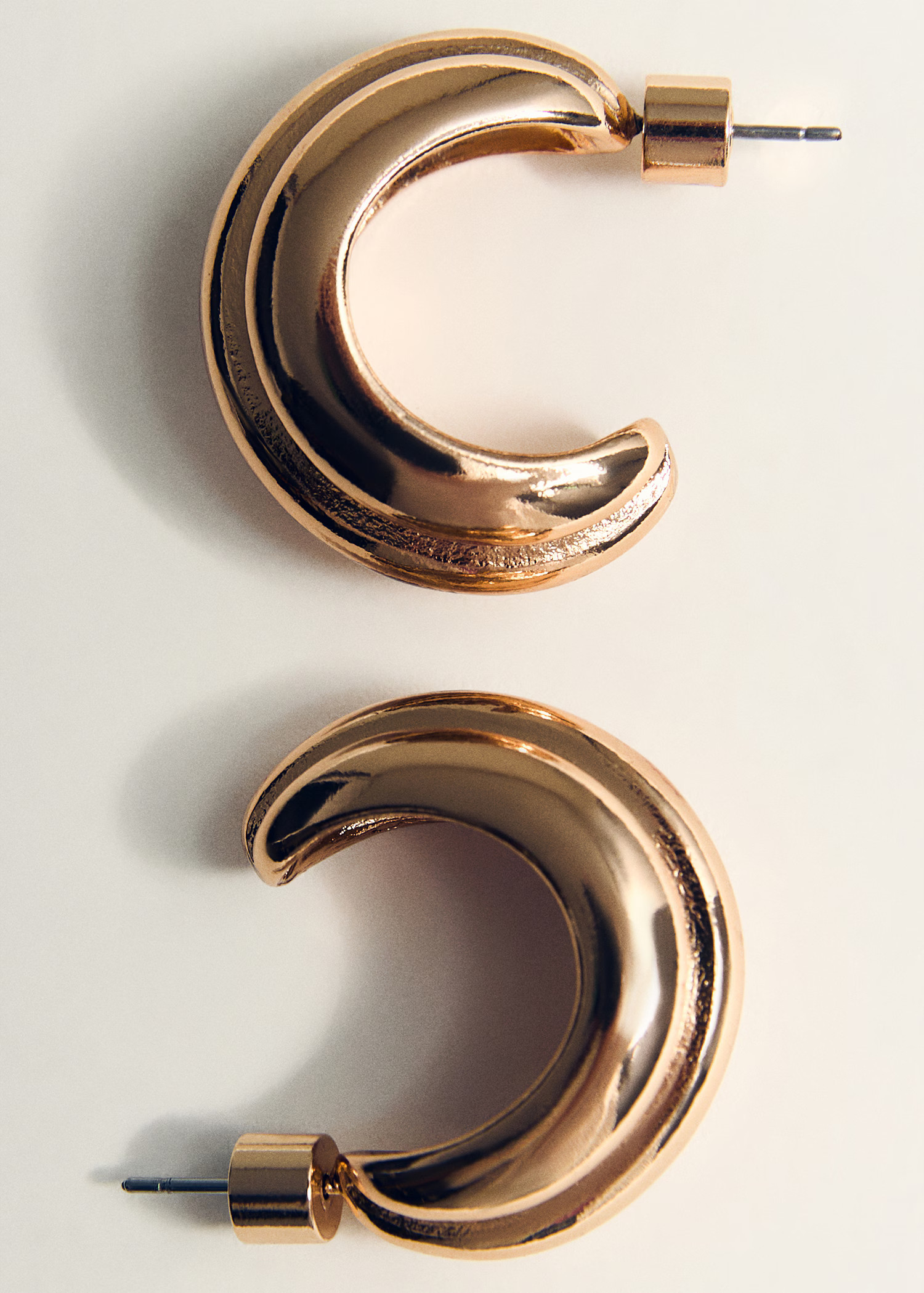 Embossed hoop earrings | MANGO (UK)