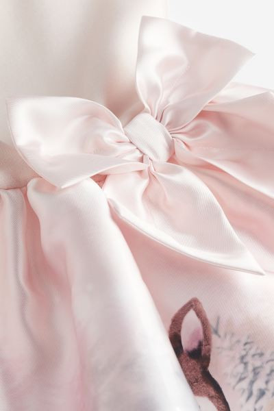 Flared-skirt dress | H&M (UK, MY, IN, SG, PH, TW, HK)