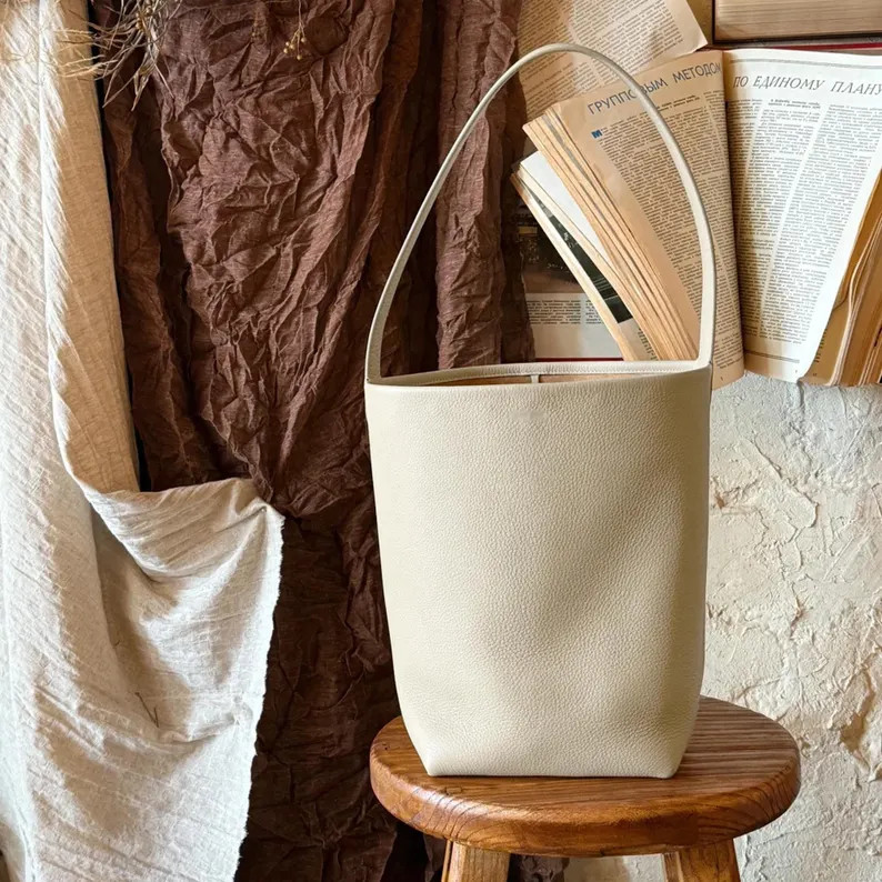 Minimalist Bucket Tote, Genuine Leather Shoulder Bag, Timeless Handbag - Etsy | Etsy (Global)