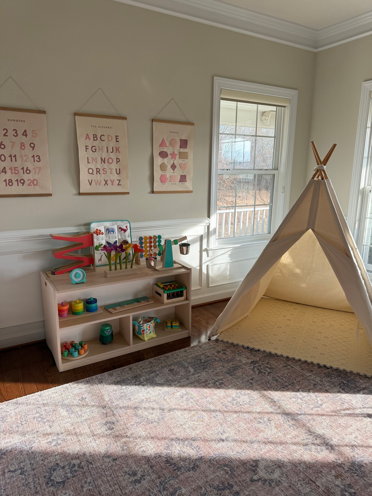 Playroom organization and decor 