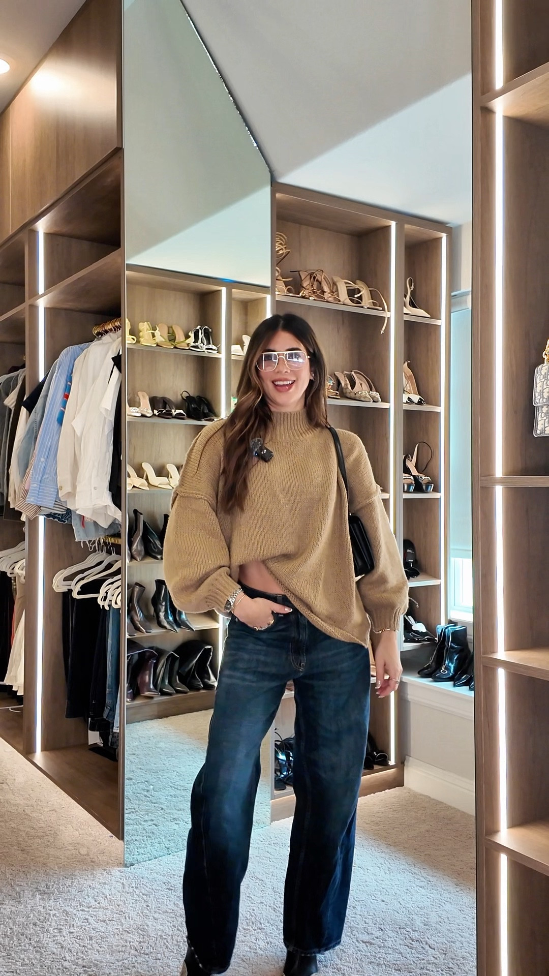 My OOTD for lunch date and i am OBSESSED
Sizes: 
Small in top
Shoes run TTS 
Jeans are IN STOCK size 27 