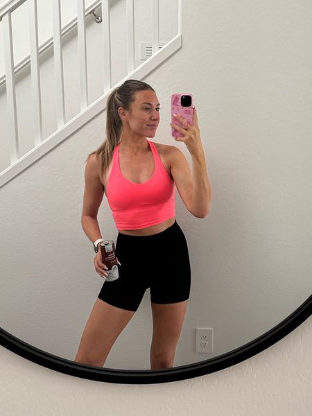 My workout top from aerie is on major sale! Wearing a size small 