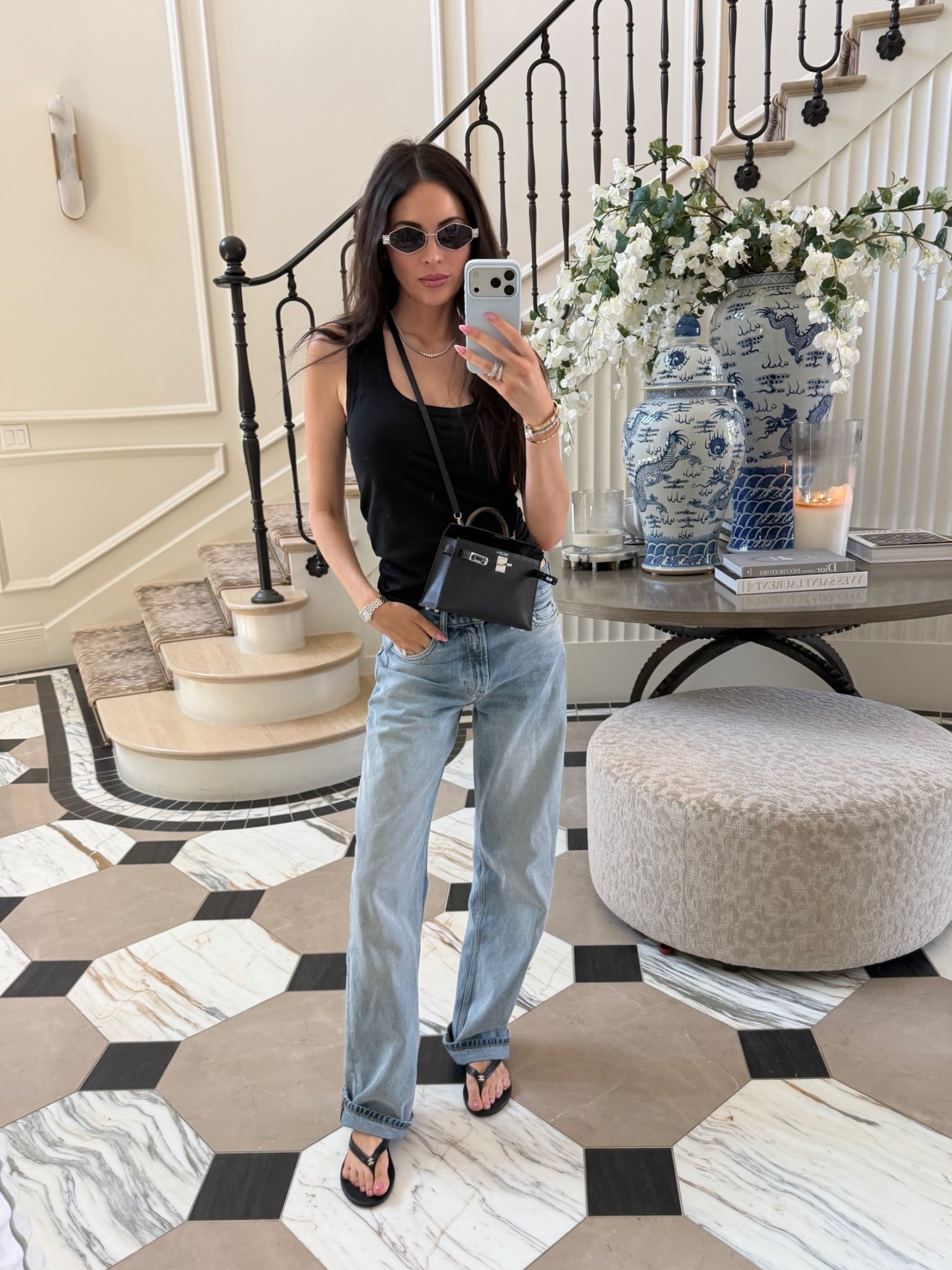 Wearing a S in top and 25 in denim. I'm 5'6 🖤