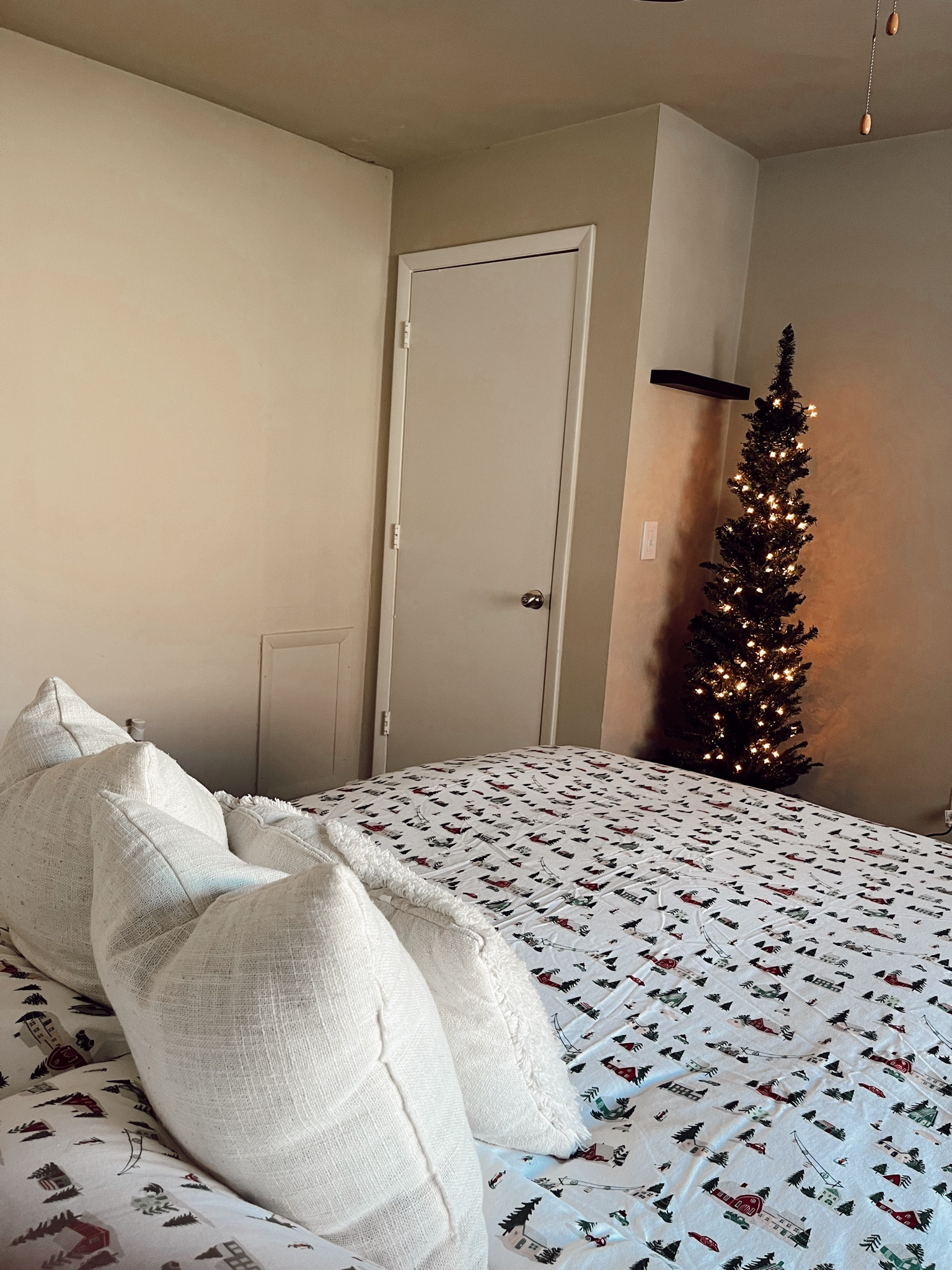 Christmas in my bedroom🌲🦌

#LTKCyberWeek #LTKHoliday #LTKGiftGuide