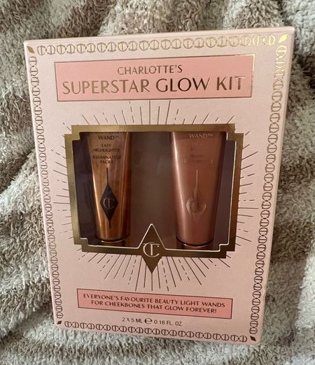 Charlotte Tilbury MUST HAVE 
Charlotte’s superatar glow kit 
Hollywood beauty light wand highlighter 
Glow, Ghasem, beauty, light wand, high blush 
Stays on all day 
Perfect gift idea 
Stocking stuffer 
Christmas gift 
Birthday gift 
Sephora