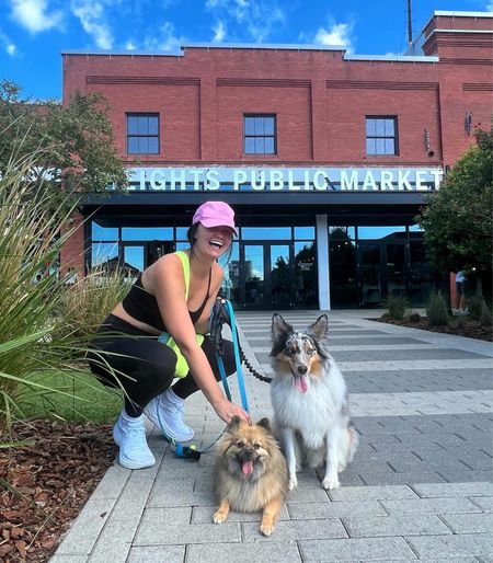 Workout outfit, athletic outfit, dog mom, leggings, pink trucker hat

#LTKfitness #LTKshoecrush #LTKfindsunder100