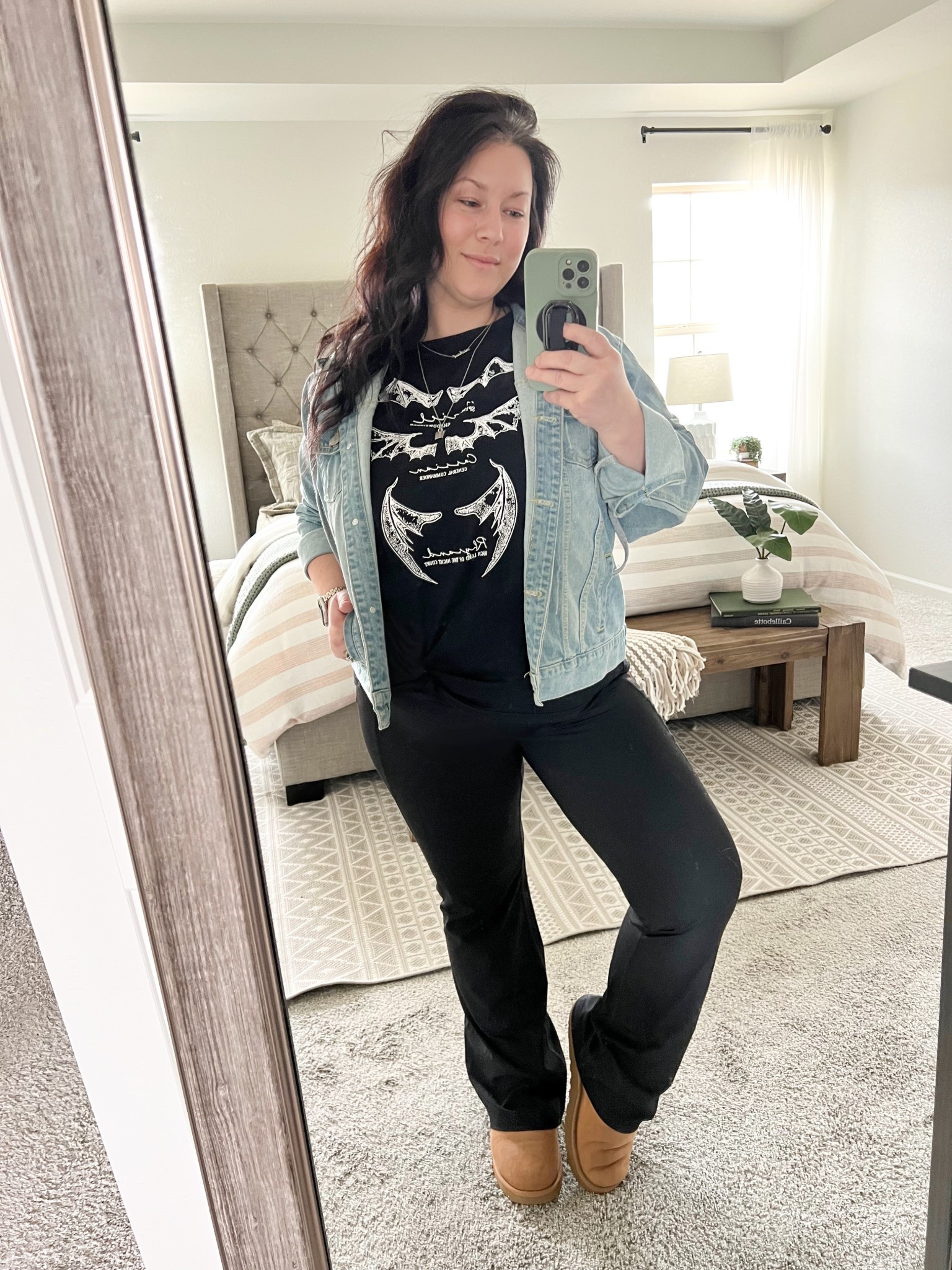 If you’re a bookish girlie and you love ACOTAR, then you need this shirt!

I got it on Amazon for only $14 🙌🏼
Sizing is slightly oversized for a cozy fit. It’s super soft, great quality and so dang cute! I love reppin’ my #batboys 😍

#LTKMidsize #LTKStyleTip #LTKSaleAlert