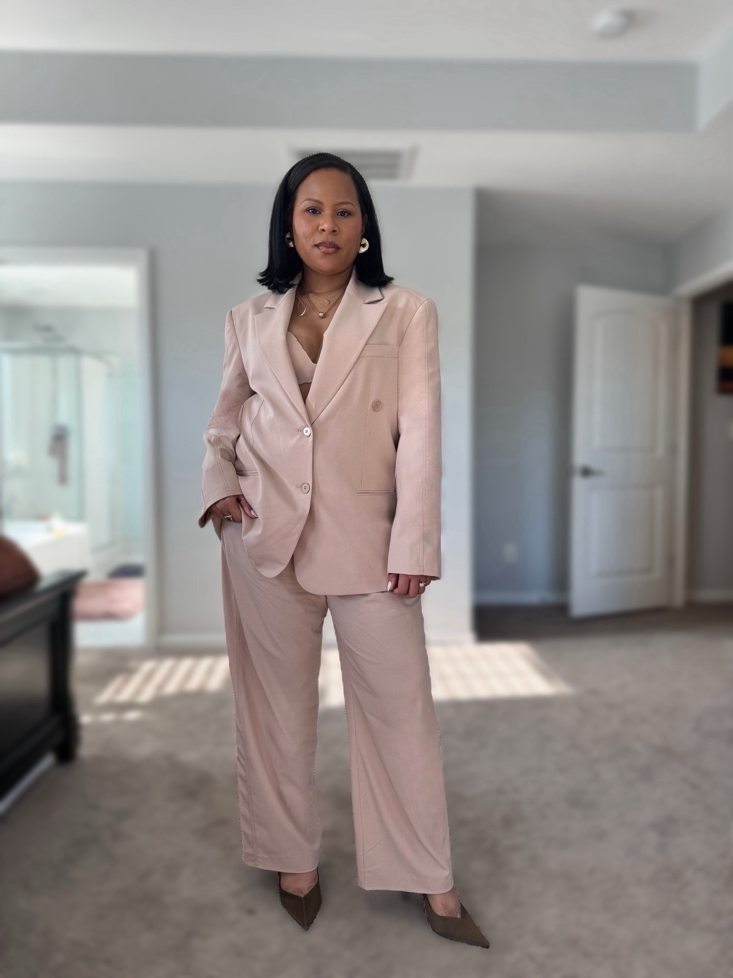 Zara spring fit. 

Zara Suit: 
 Blazer 5247/764/622
 Pants 3067/411/622
Zara Shoes: 2206/510/032
