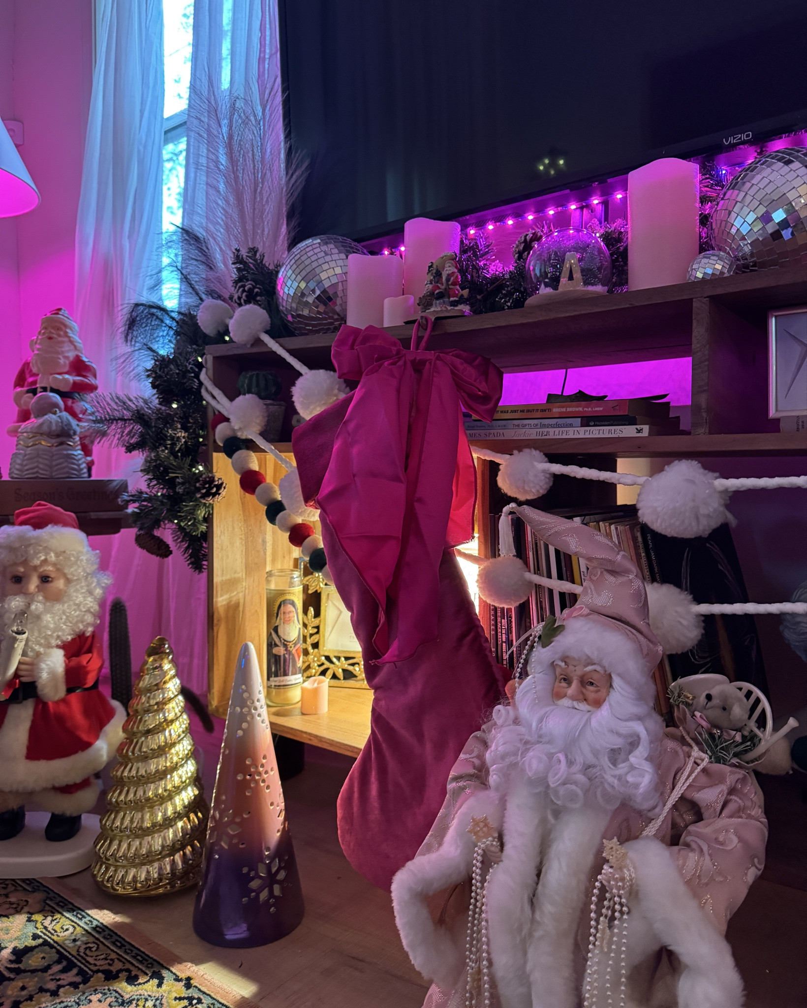 Christmas at the cottage 🥹
Most of my collection is vintage found or Etsy/ebay 