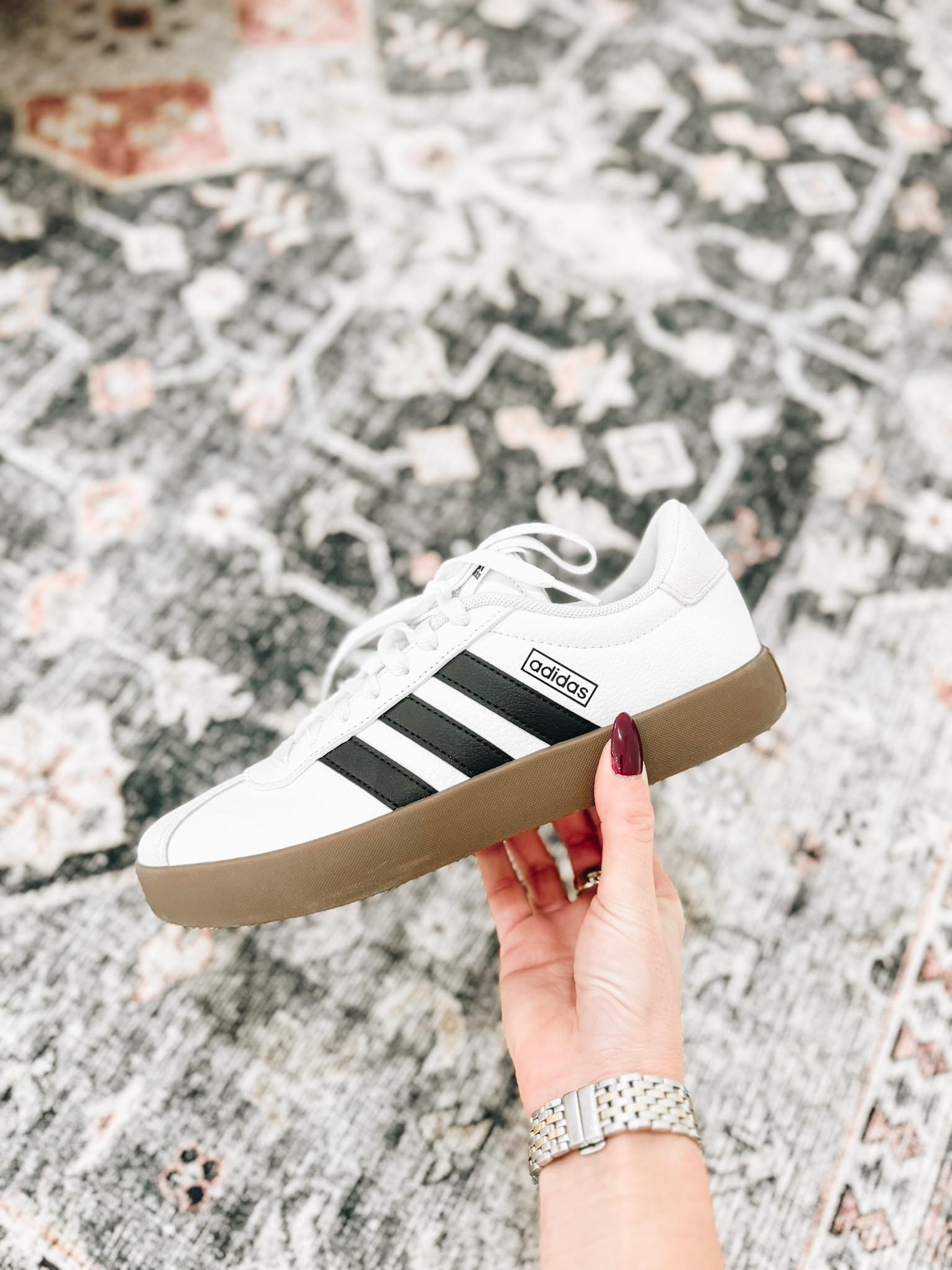 Great cushion and classic look
Fashionablylatemom 
Fashionably late mom 