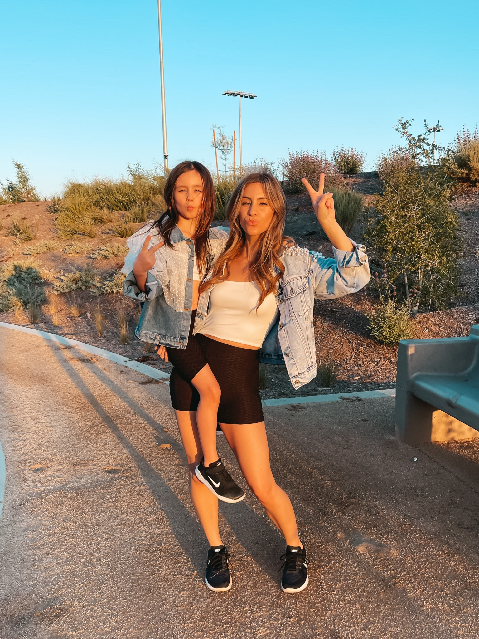 Workout outfit

www.livingbarelyblonde.com

#workoutoutfit #activewear #workoutset #fitnesswear #jeanjacket #runningshoes #treasures #daniaust #barelyblonde #jenniferxerin

#LTKFind #LTKunder50 #LTKfit