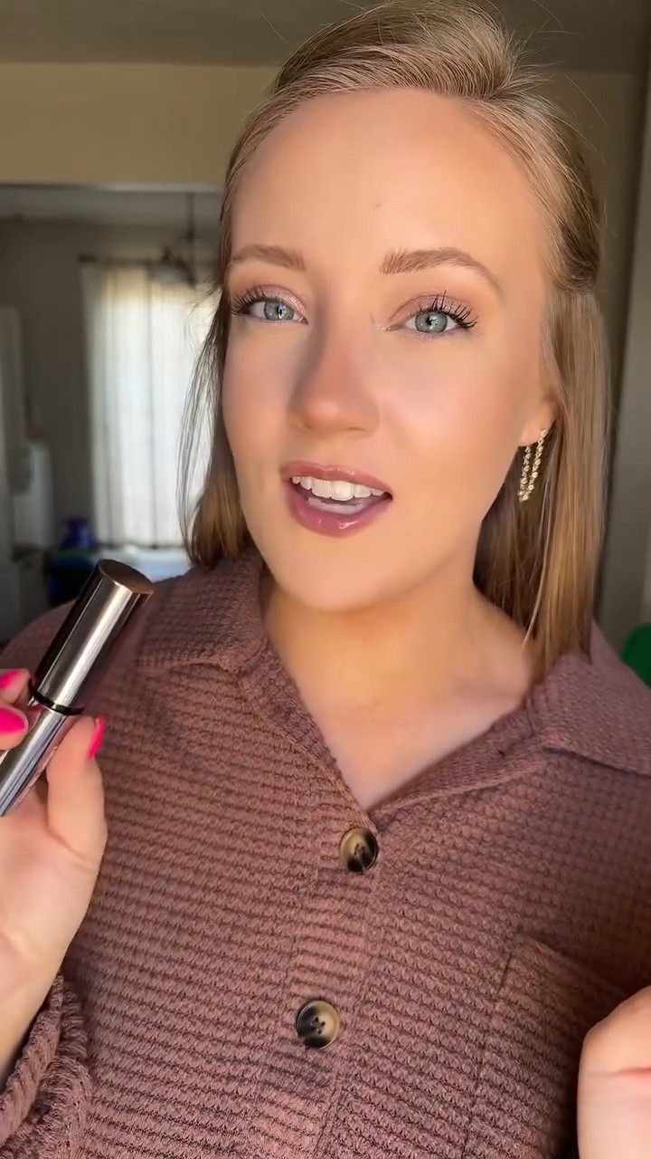 Shade X Factor

takes your eyeshadow to the next level + is one of the easiest shadows to use ✨ #eyeshadowsticks #chromeeyeshadow #glittereyeshadow