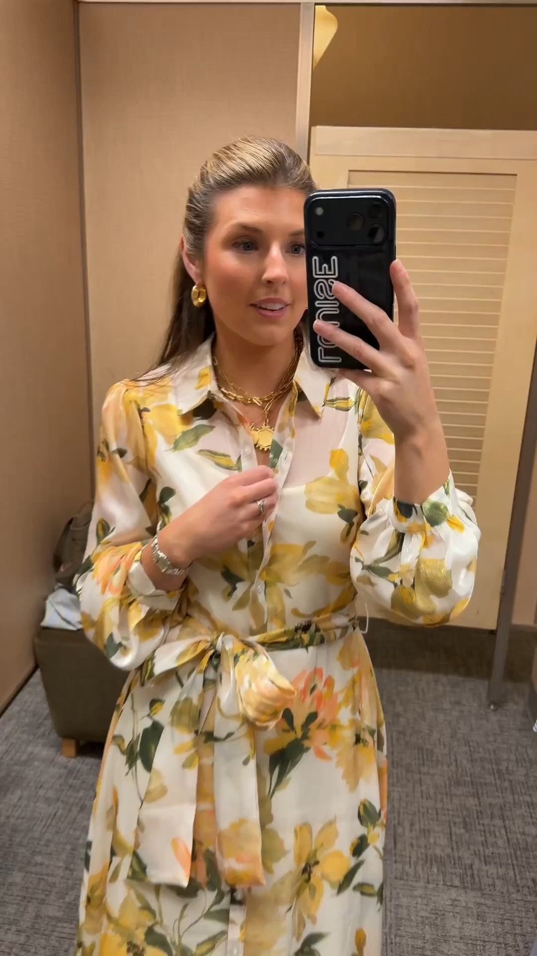 Pretty wedding guest dress option with sleeves! Wearing a S

Dresses with sleeves // sleeve // 