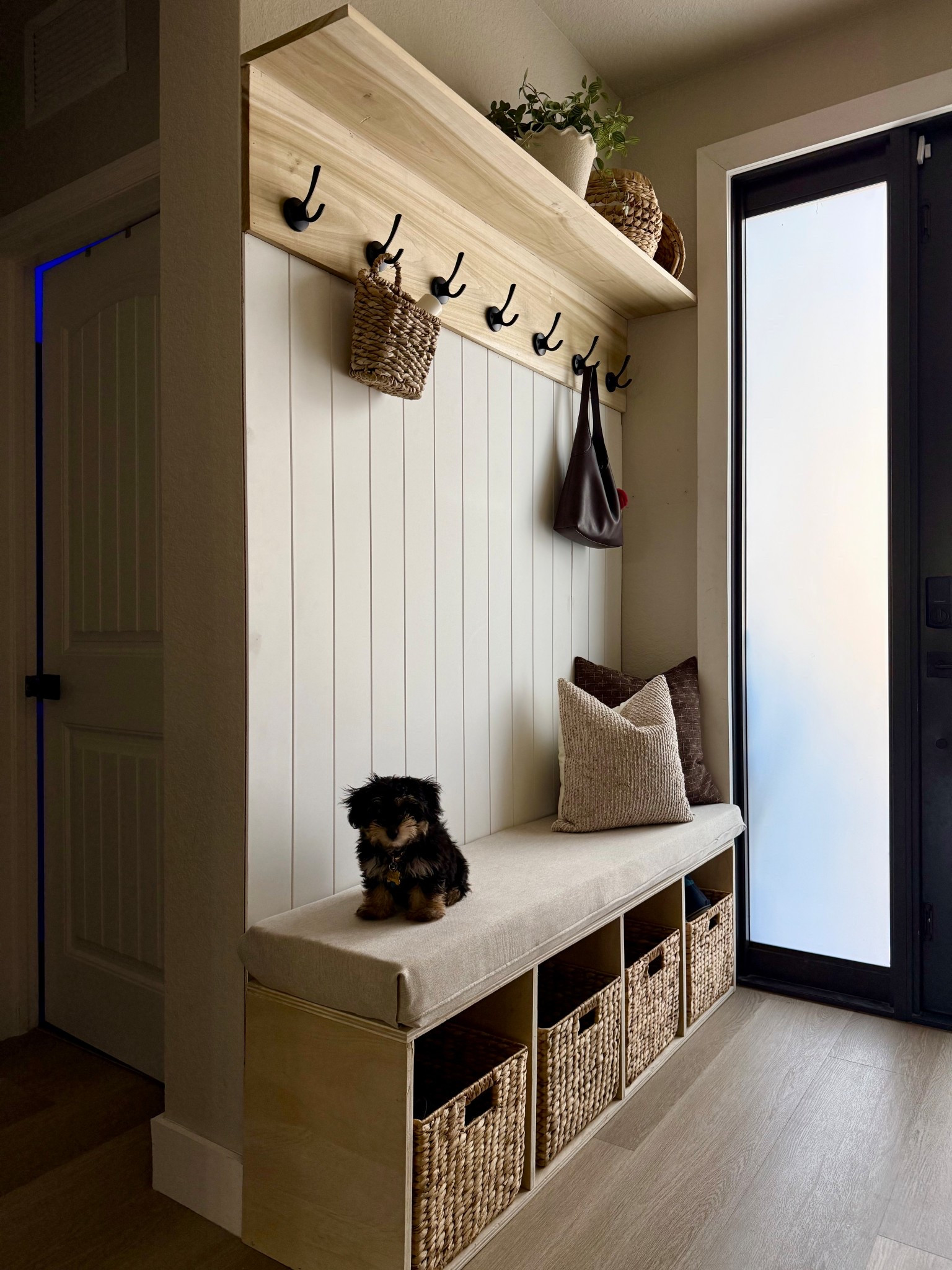 DIY mudroom 🤍 #mudroom #diymudroom 