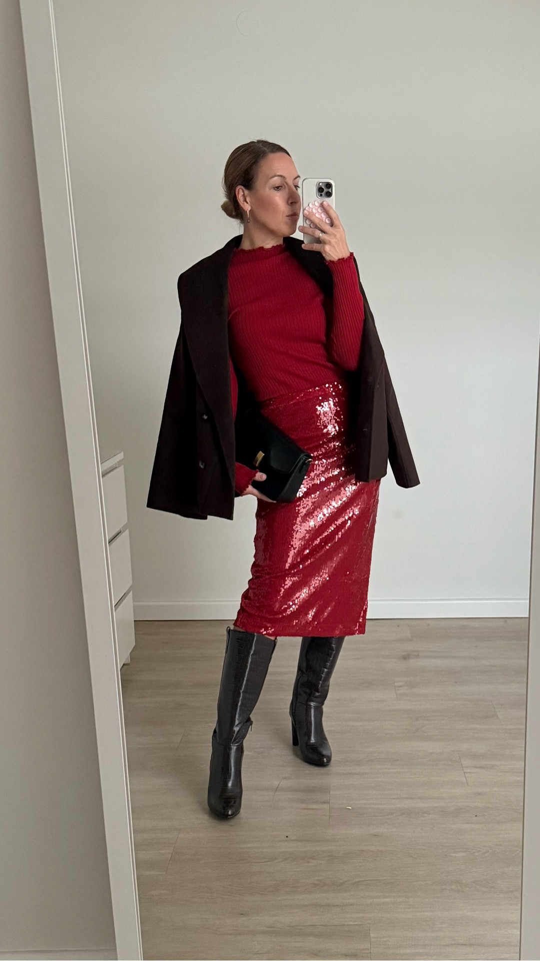 All red - festliches Outfit mit Pailletten 

#LTKdatenight #LTKgiftguide #LTKfestive