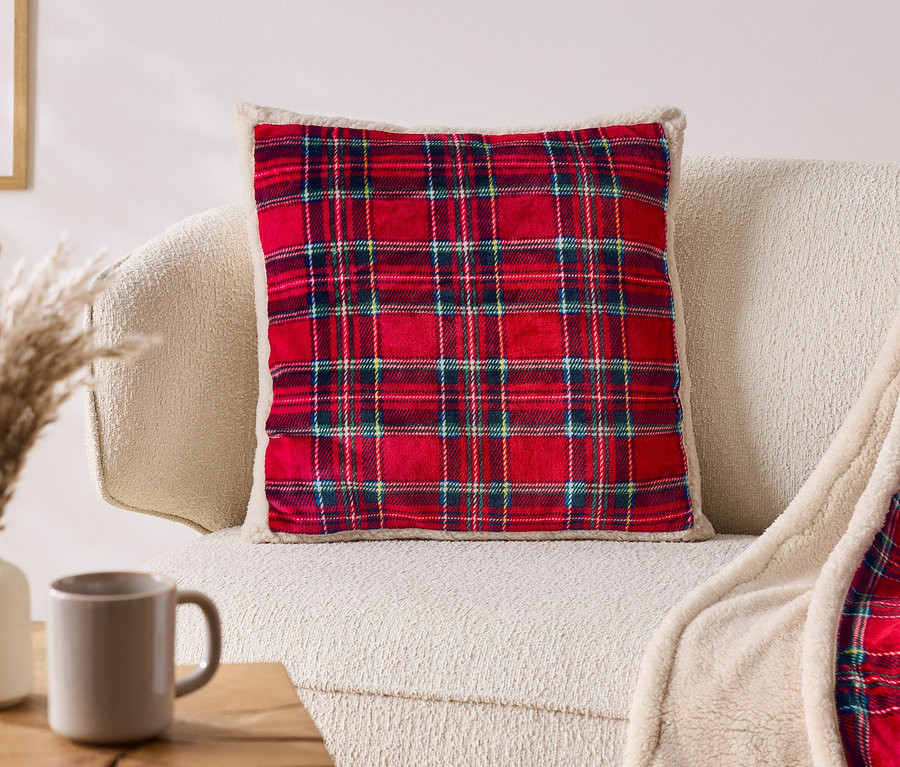 Kariertes Plüsch-Dekokissen bei Tchibo kaufen | 210945 | Tchibo (DE)