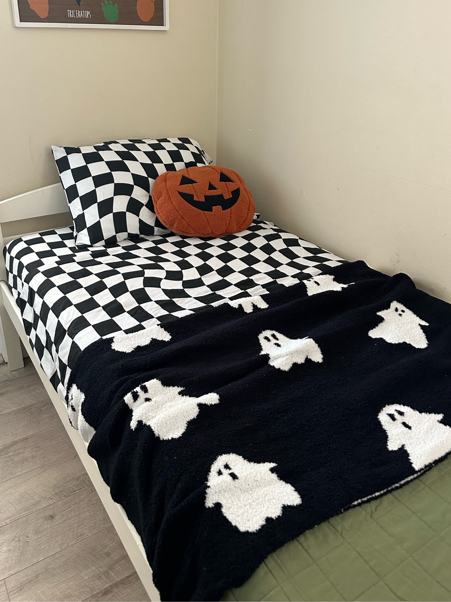 Spooky Szn 🎃👻 Ghost pillows are on the way! Pre Lit Jack-o-lantern pillow is from Kirklands! 

#LTKHome #LTKSeasonal #LTKFindsUnder50