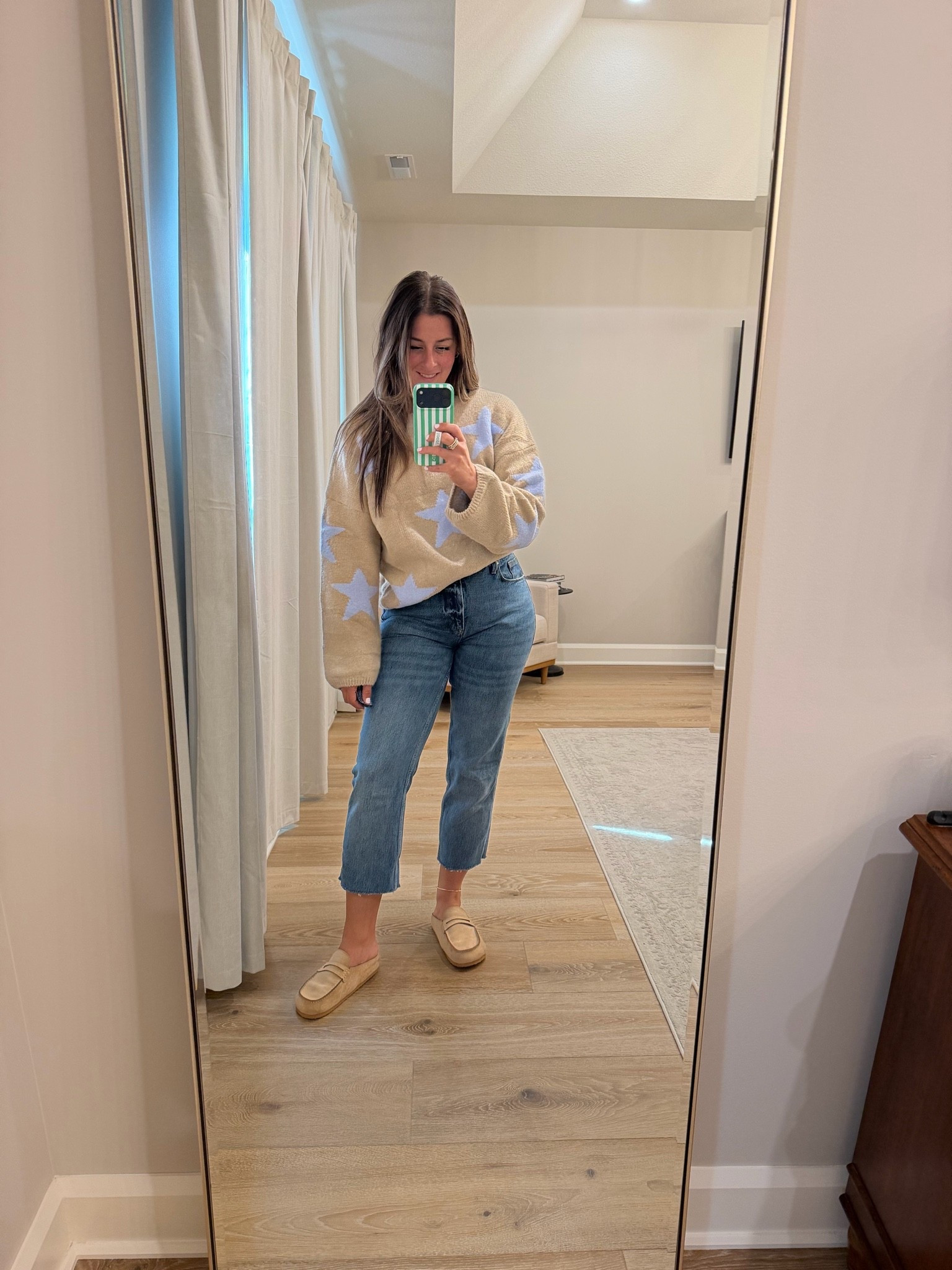 Casual everyday style // star sweater