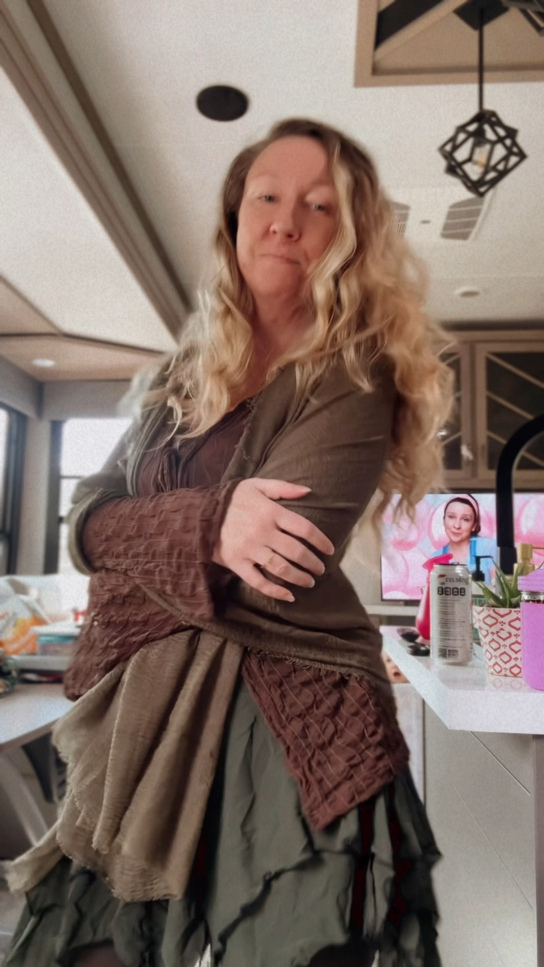 I feel like my camera betrayed me and auto focused on Ms Rachel but hey- it’s fall weather here in MT so it’s time to break out the layers 🧚🏻🤍🏔️ What do we think?