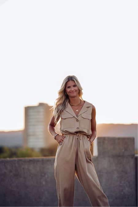 Oh hey 👋🏼 linked below are jumpsuits similar to this and a few I loved! 

 #falloutfits #abbottlyon #jumpsuits #falldress #falldresses #falljumpsuits #utilityjumpsuits #revolve #shein #showmeyourmumu #amazonfinds

#LTKU #LTKfit #LTKSeasonal #LTKtravel #LTKstyletip