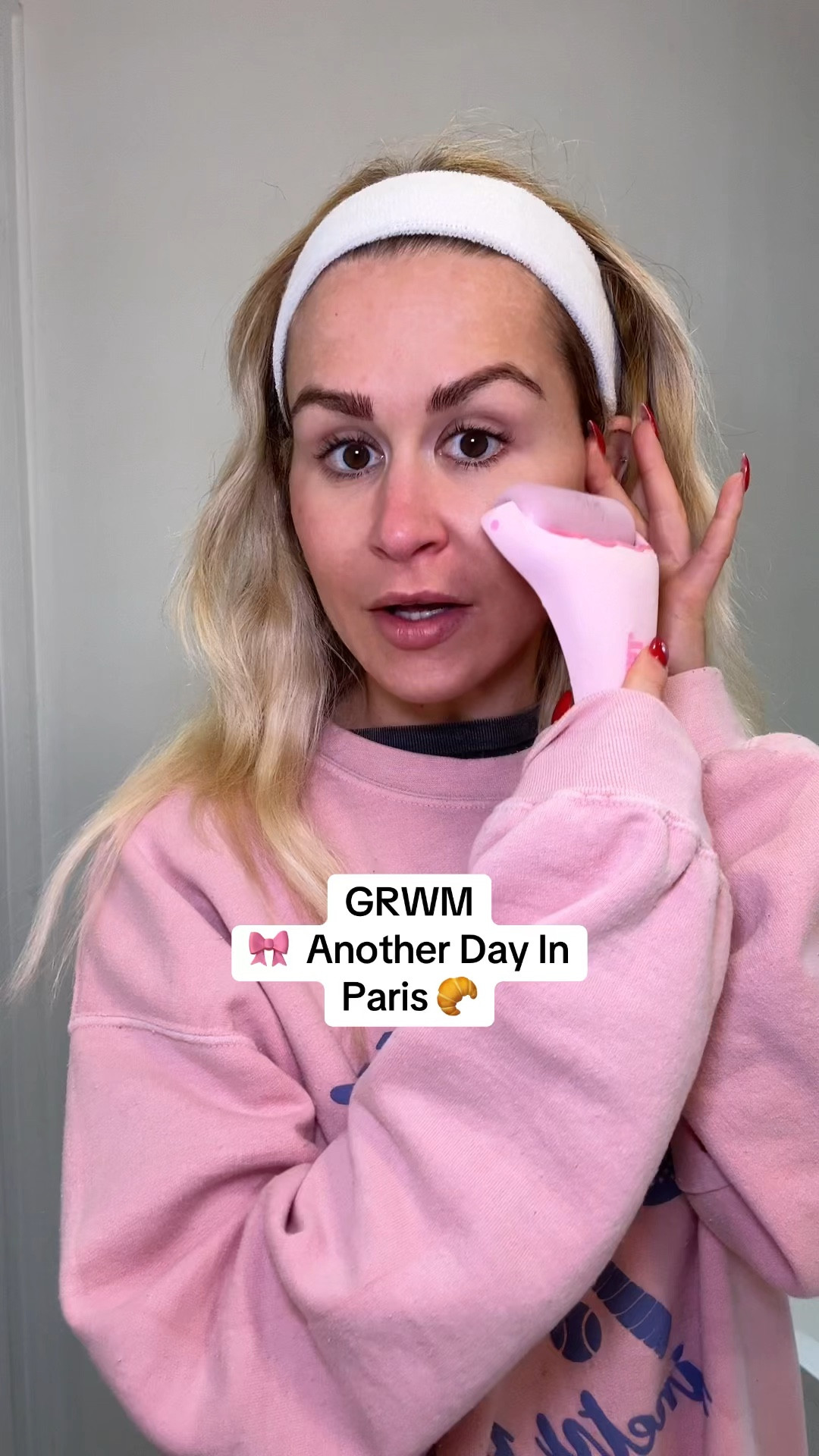 What do I do? There’s so many options! Either way, I have to get my skin, makeup, and hair prepped for the day : these are the essentials 🎀

#makeup
#skincare
#grwm
#getreadywithme
#beauty


#LTKTravel #LTKVideo #LTKBeauty