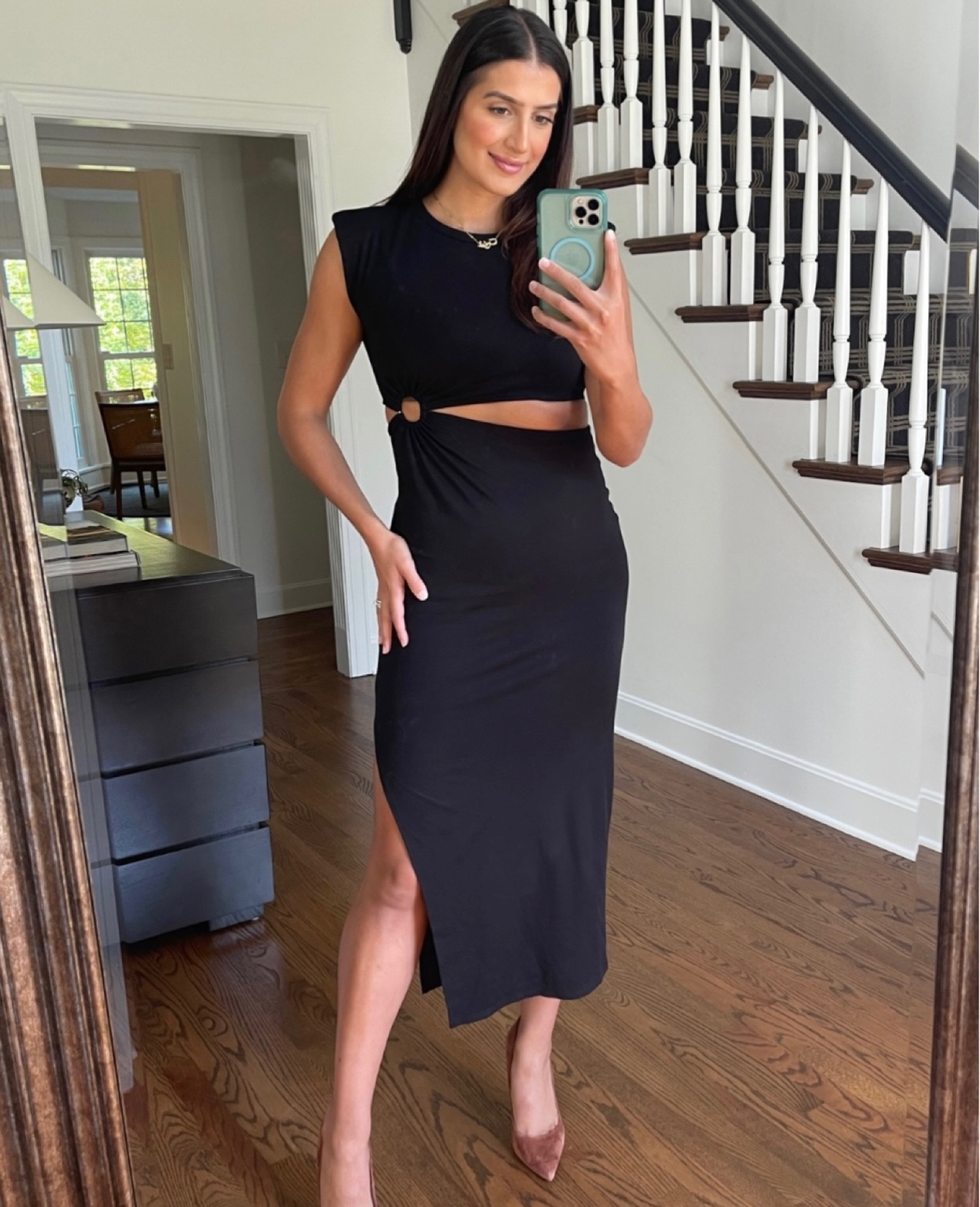 Black cutout dress

Elegant black dresses - black dresses - seasonal dresses - dresses for fall - black dress favorites - midi dresses - cut out dresses - affordable black dresses - look a like dresses 


#LTKSeasonal #LTKunder50 #LTKfit