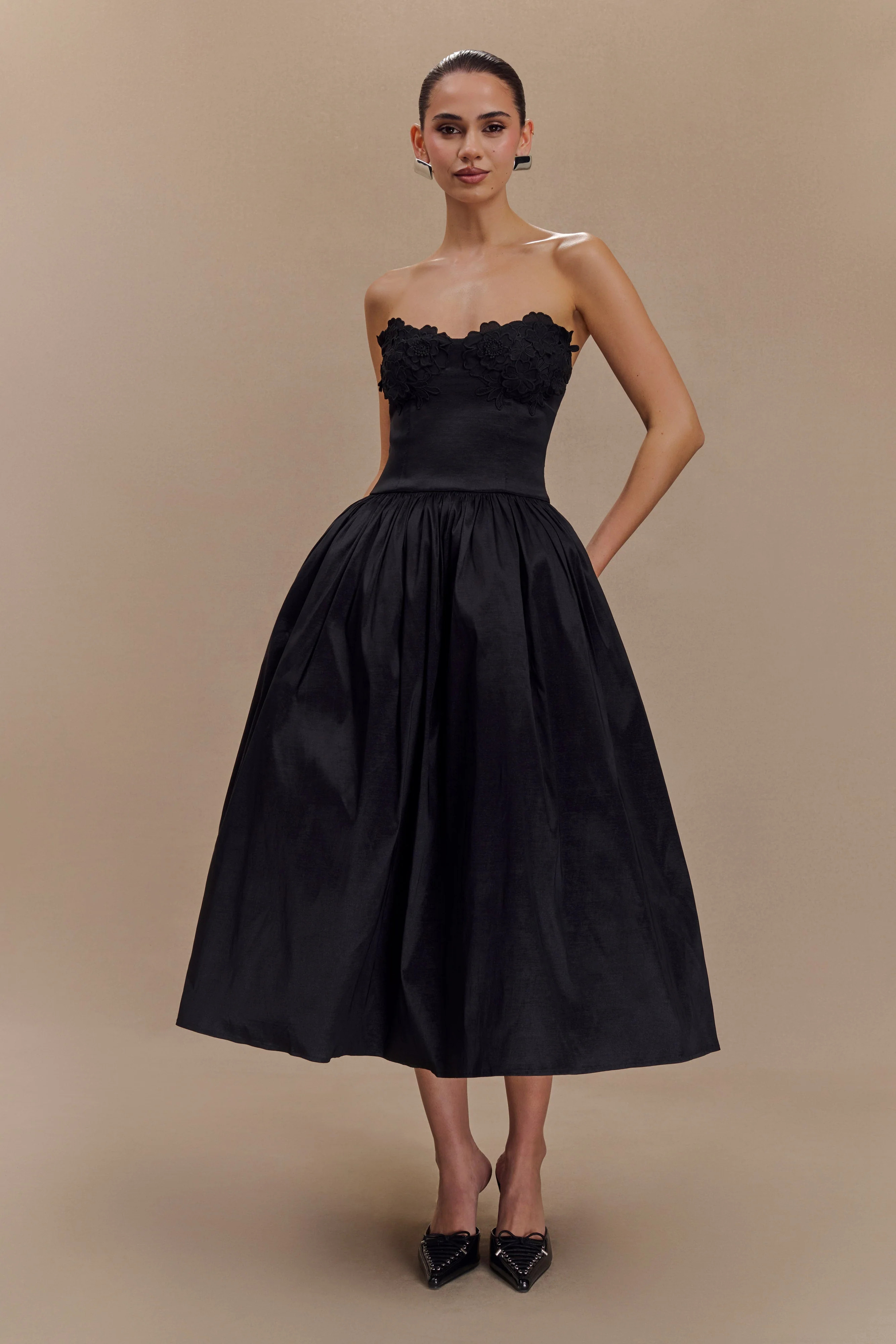 Elyssa Embroidered Midi Dress - Black | MESHKI US