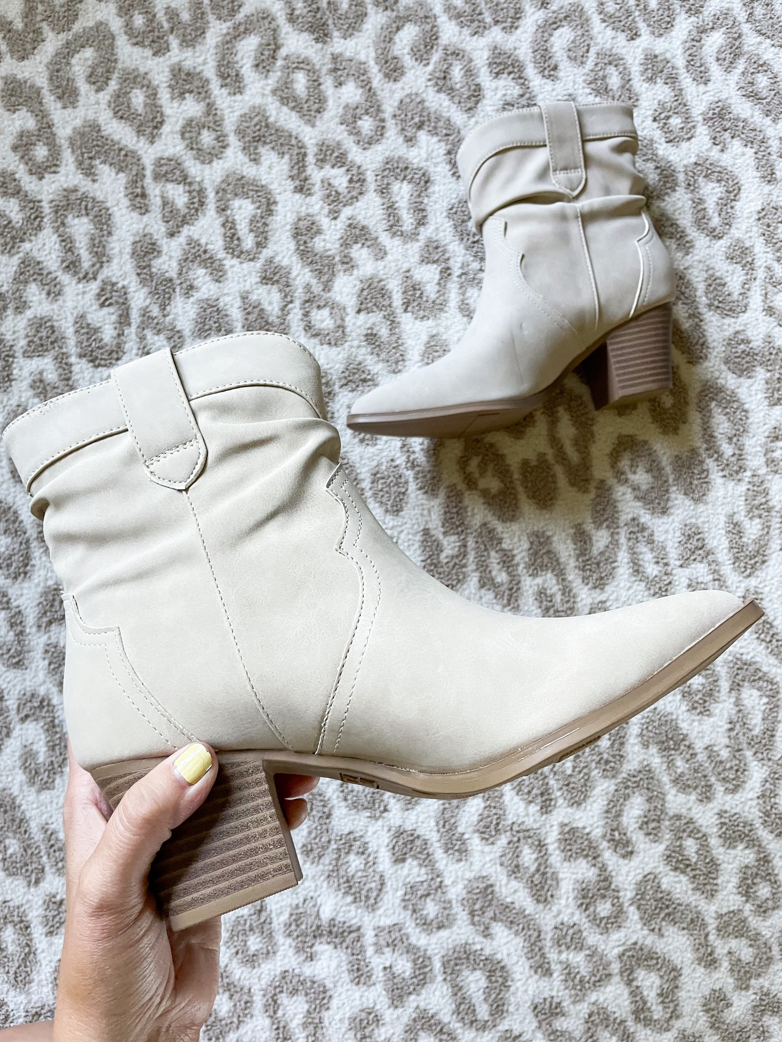 Time & Tru Women’s Western Slouch Boots from Walmart

#LTKSeasonal #LTKunder50 #LTKshoecrush