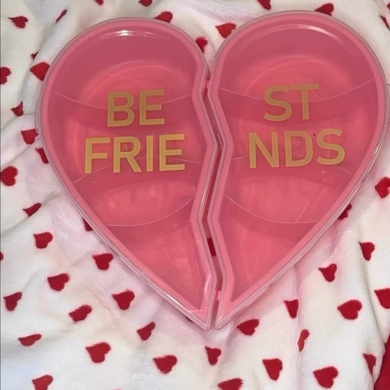 Valentine’s Day Snackle Box #target #ValentinesDay #GalentinesDay #gifts 

#LTKSeasonal #LTKWatchNow #LTKGiftGuide