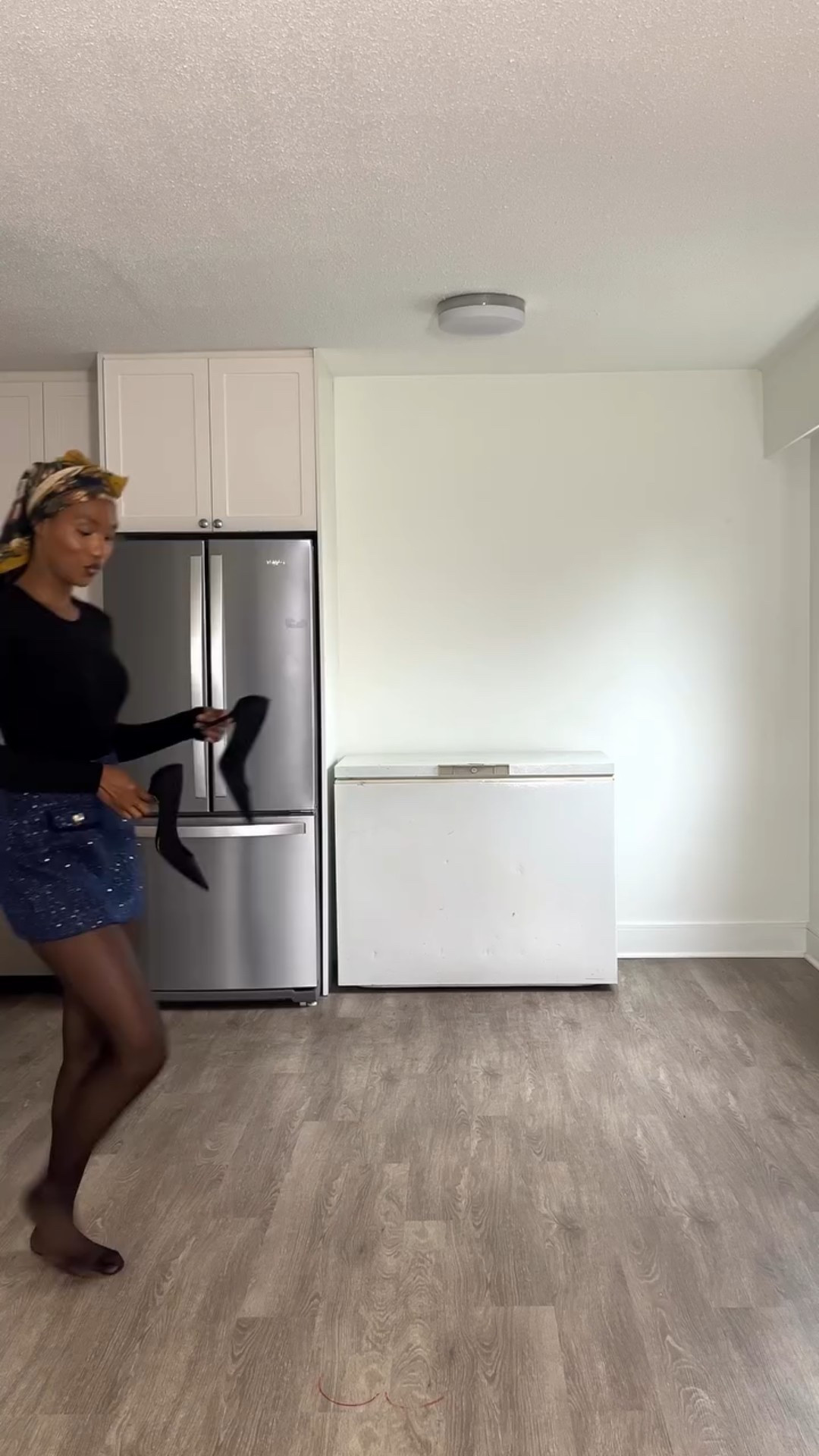 Tweed skirt suit set 🩷🩷💕a perfect mix of suiting and festive. The sparkles 😱🤩🤩, @commense.official did their thing with this one. I love me a good quality skirt suit that doesn’t cost me a fortune. 
Use my discount code sheyi_12 to get more off lovelies 💕💕
#christmaspartyoutfit #tweedsuit #holidaypartyoutfit #commense #commensereview