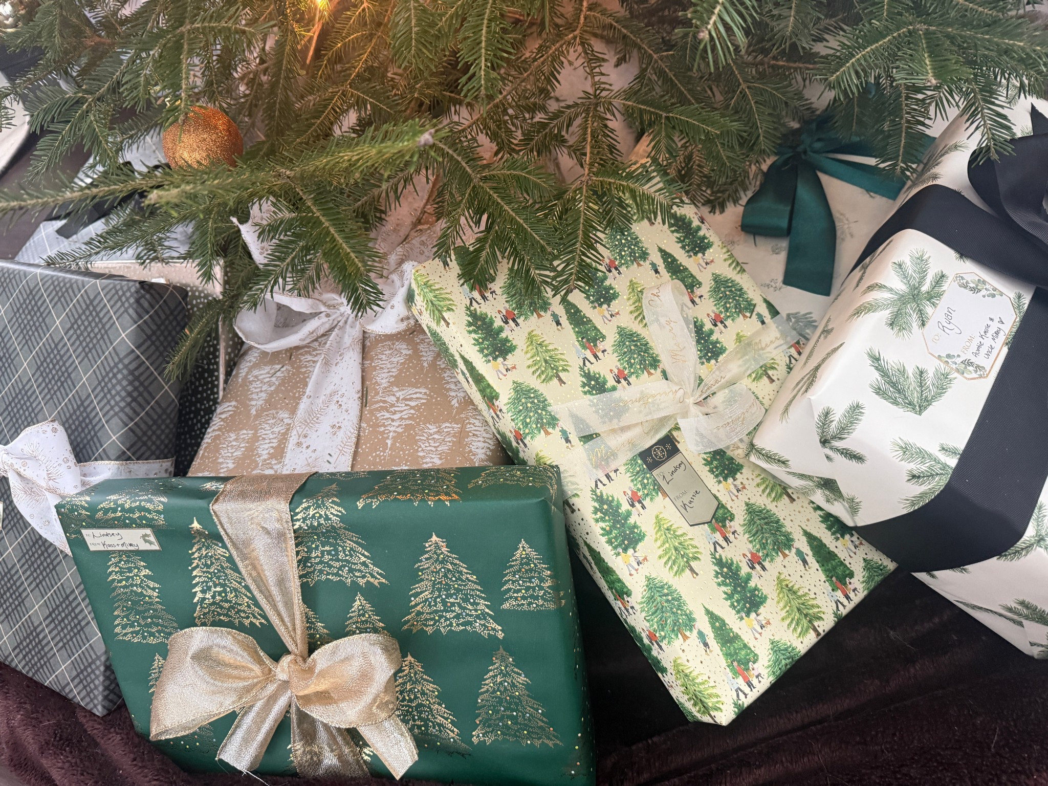 Obsessed with my wrapping paper and bows this year!


#LTKGiftGuide #LTKSeasonal #LTKHoliday