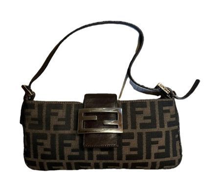 Rlly into fendi vintage drool!
I got one of these baguette bags 