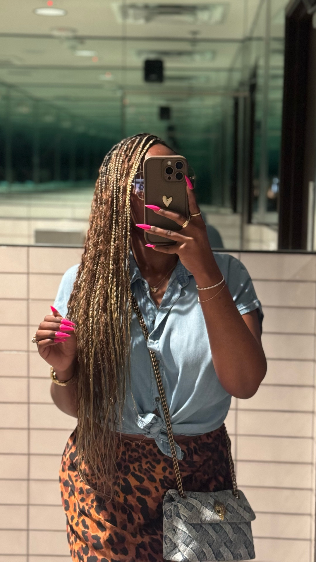 Happy Tuesday 🤎🐆

A Raspberry Lemon Drop is my go to at one of my fav little spots…they make it sooooo good 🍸✨

#imjustagirl #ootdinspo #blackgirlluxury 

#LTKBeauty #LTKItBag #LTKStyleTip