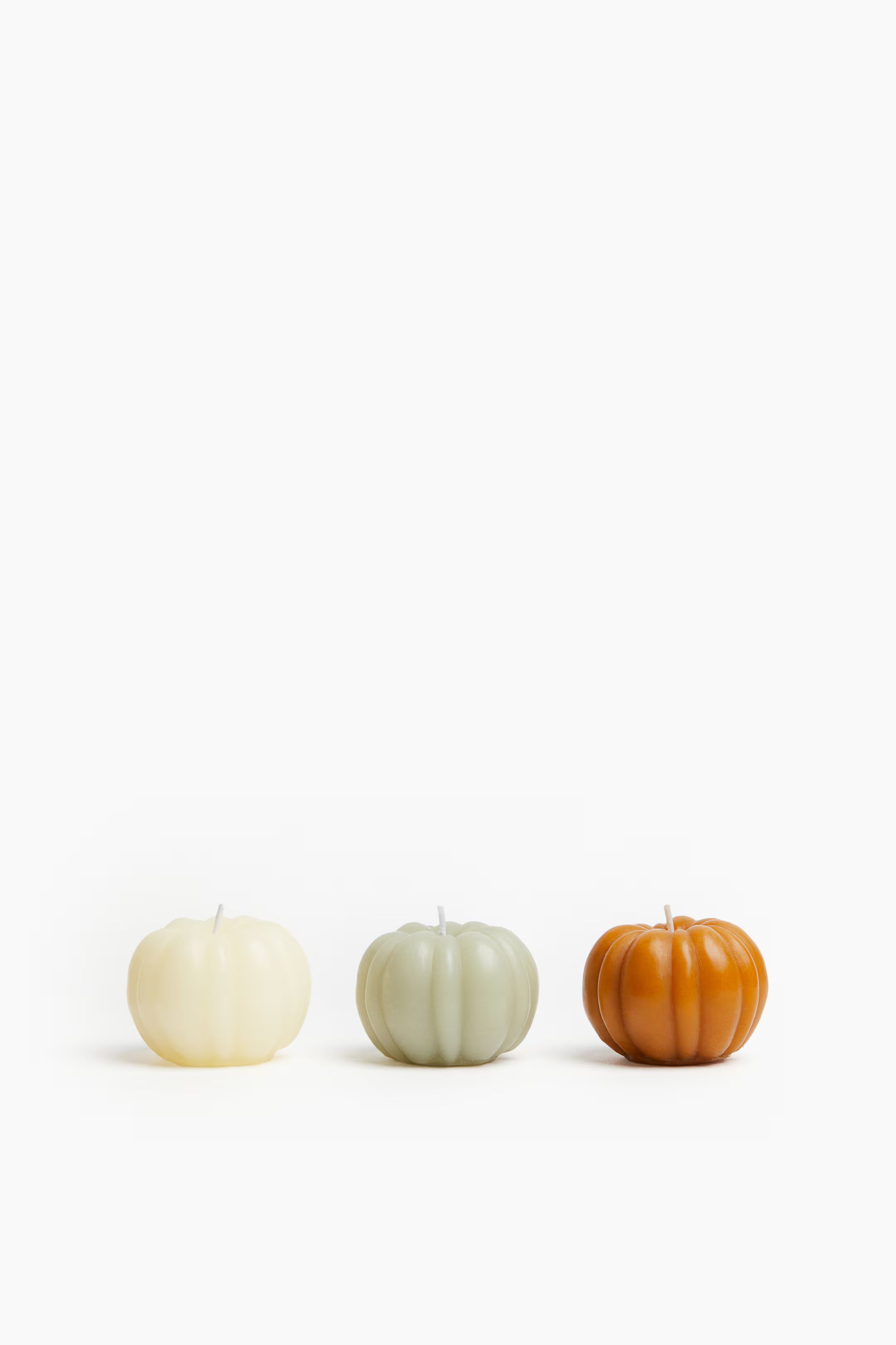 3-pack pumpkin-shaped candles | H&M (US + CA)