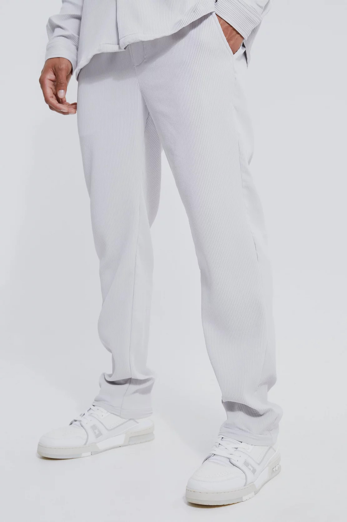 Slim Pleated Trouser | boohooMAN (DE, IE & UK)