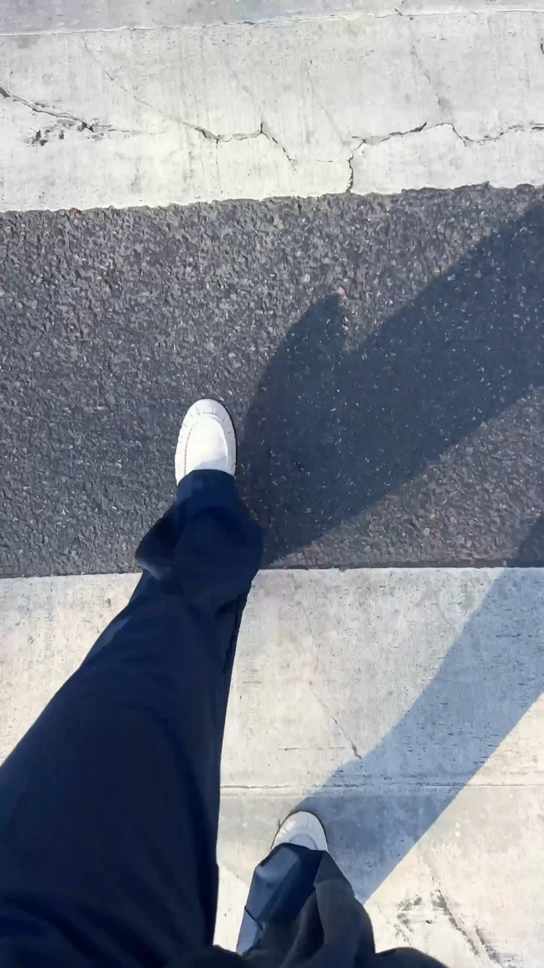 Snagged my favorite Lululemon trousers in navy 💙

#LTKootd