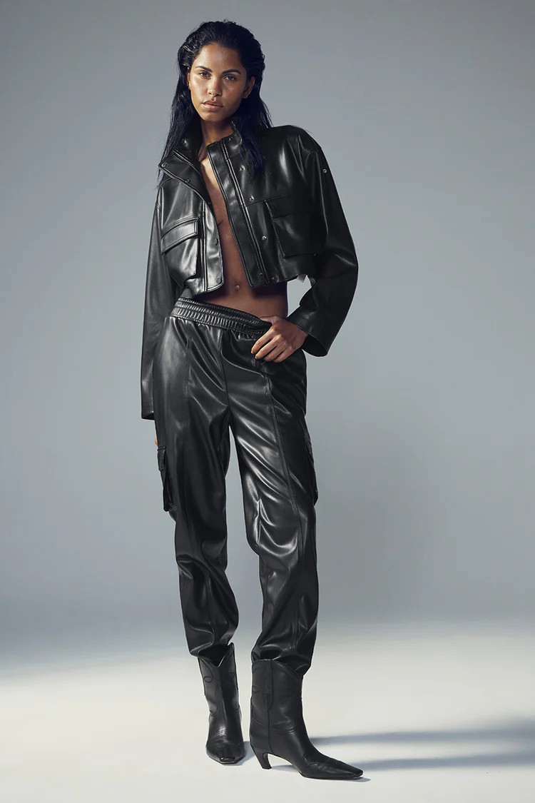 Black | Alo Yoga (US)