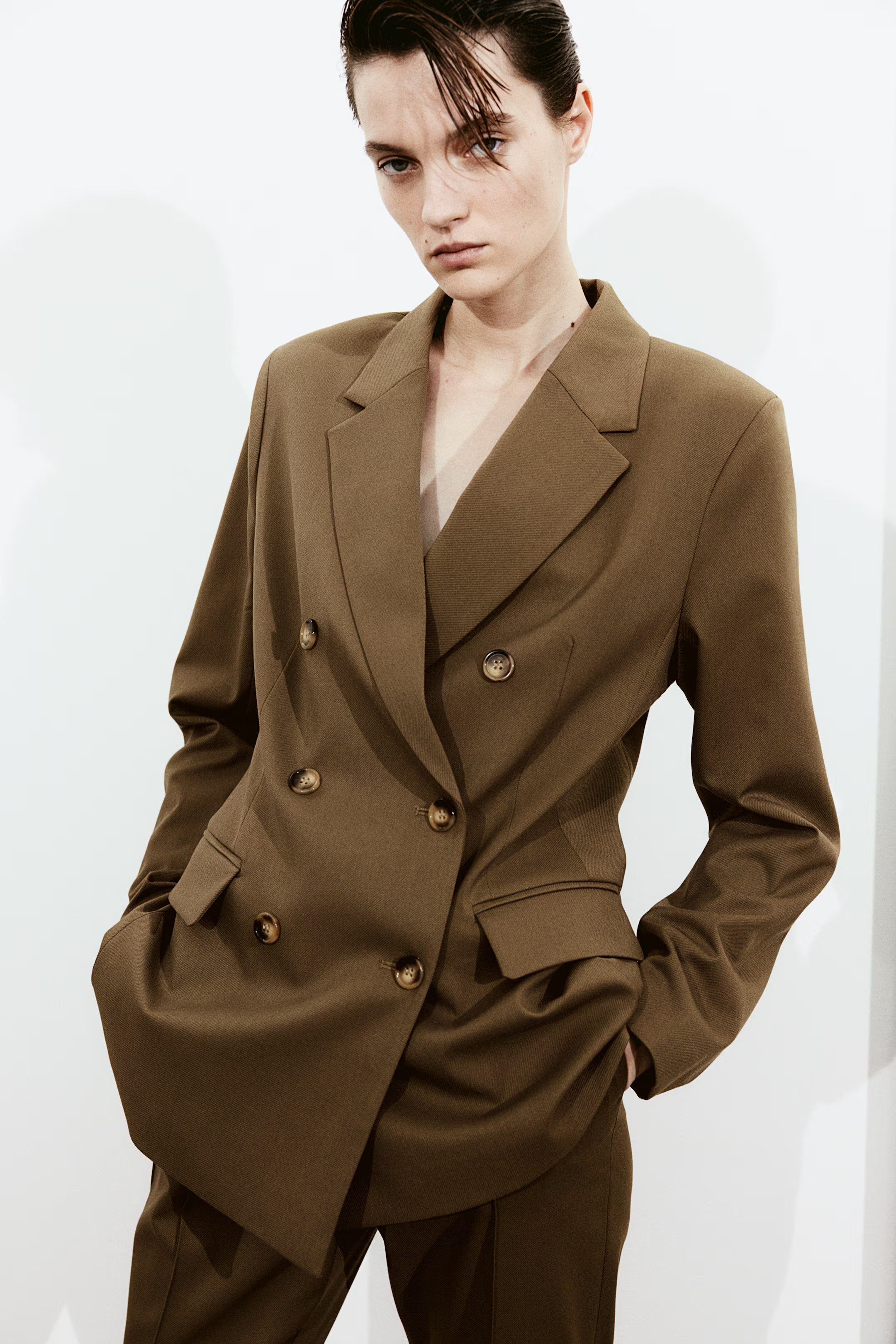 Double-breasted blazer - Long sleeve - Regular length - Dark khaki green - Ladies | H&M GB | H&M (UK, MY, IN, SG, PH, TW, HK)