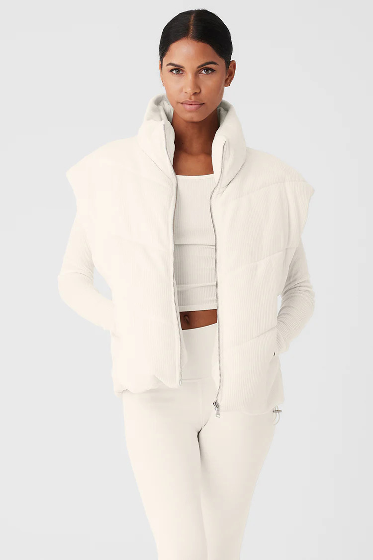 Ribbed Velour Mountain Side Puffer Vest - Ivory | Alo Yoga (US)
