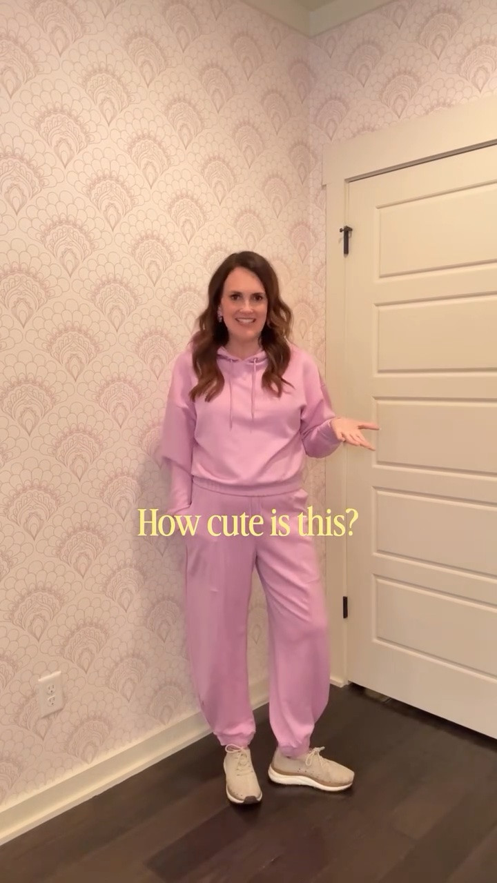 Comment FRIDAY for the link to this preppy cute athleisure set! You’ll love the Walmart price and the cozy fabric, perfect to transition from summer to fall!

Selling out in lots of colors so snag them fast!

#scubaknit #walmartfashion #walmartfahionfinds #transitionalfashion