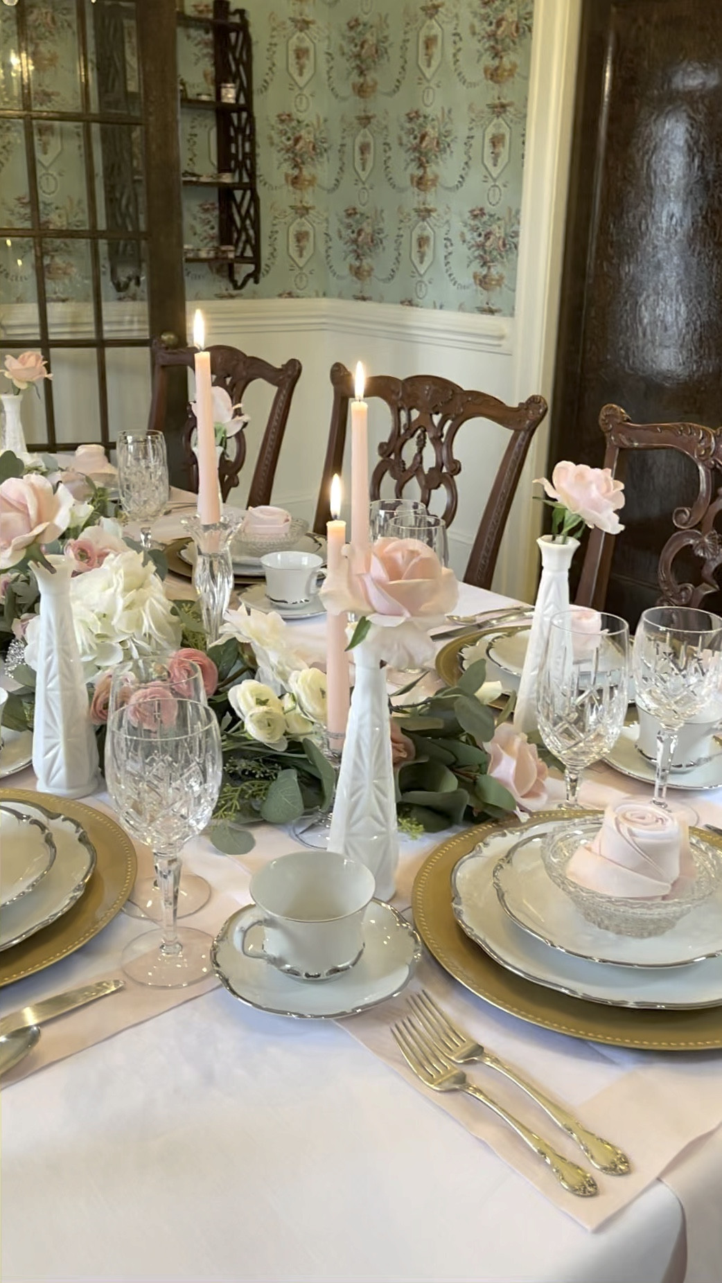 Galentines / Valentines Day table 💕🫶🏻

#vdayinspo #victoriamagazine #southernladymagazine #tablesetting #tablescape #valentinesdaytablesetting #valentinesdaydecor #grannychicdecor #tablescapestyling #valentinestablesetting #valentinesdaytable #valentinesdaytablescape #galentinesdayideas #vdaydecor #vdayideas #tablesforsoiree #galentinesdayparty #galentinesday #valentinestablescape #galentinesdaytablescape #southernladymag #victoriamag #diningroominspo #tablestyling

#LTKstyletip #LTKhome #LTKparties