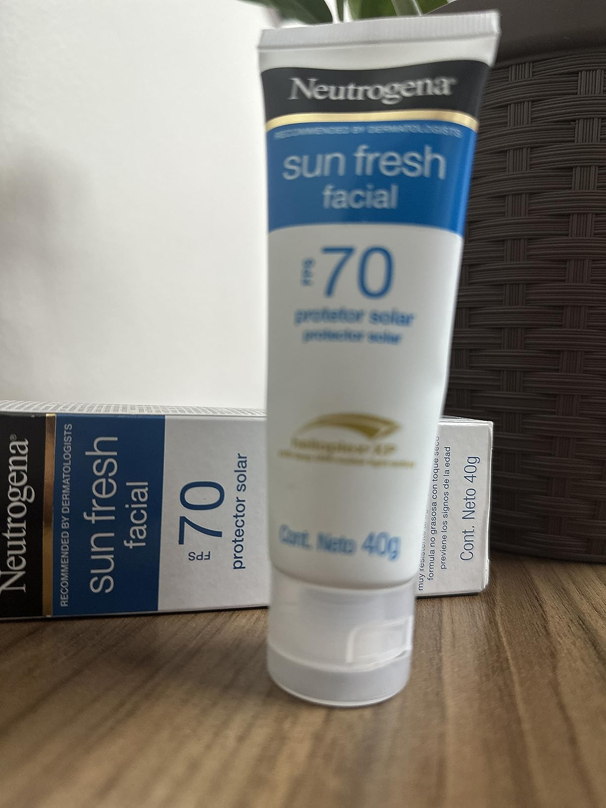 Neutrogena Sun Fresh Protetor Solar Facial FPS 70, 40g | Amazon (BR)