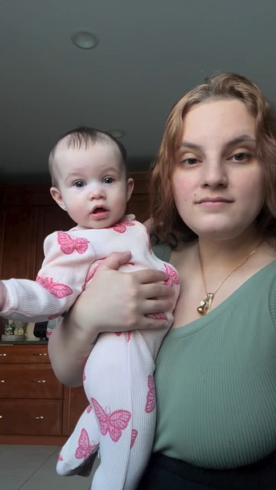 Did we just create our own language? 😂 Watch her get more confident as it goes on too lmao 

#funnymom #funnywife #funnybaby