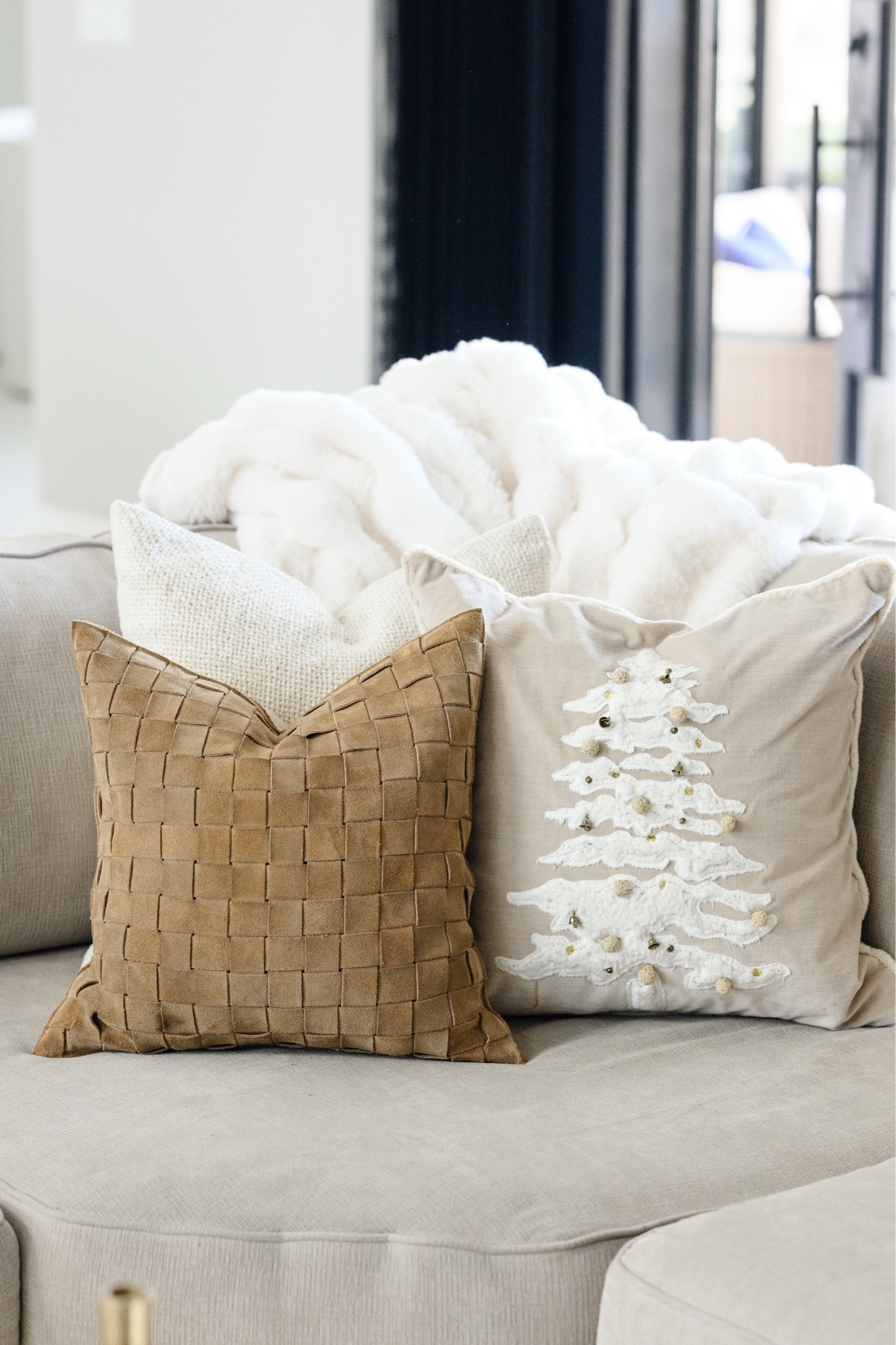 Holiday Living Room Throw Pillows and Cozy Blanket 

 

#LTKHoliday #LTKSeasonal #LTKHome