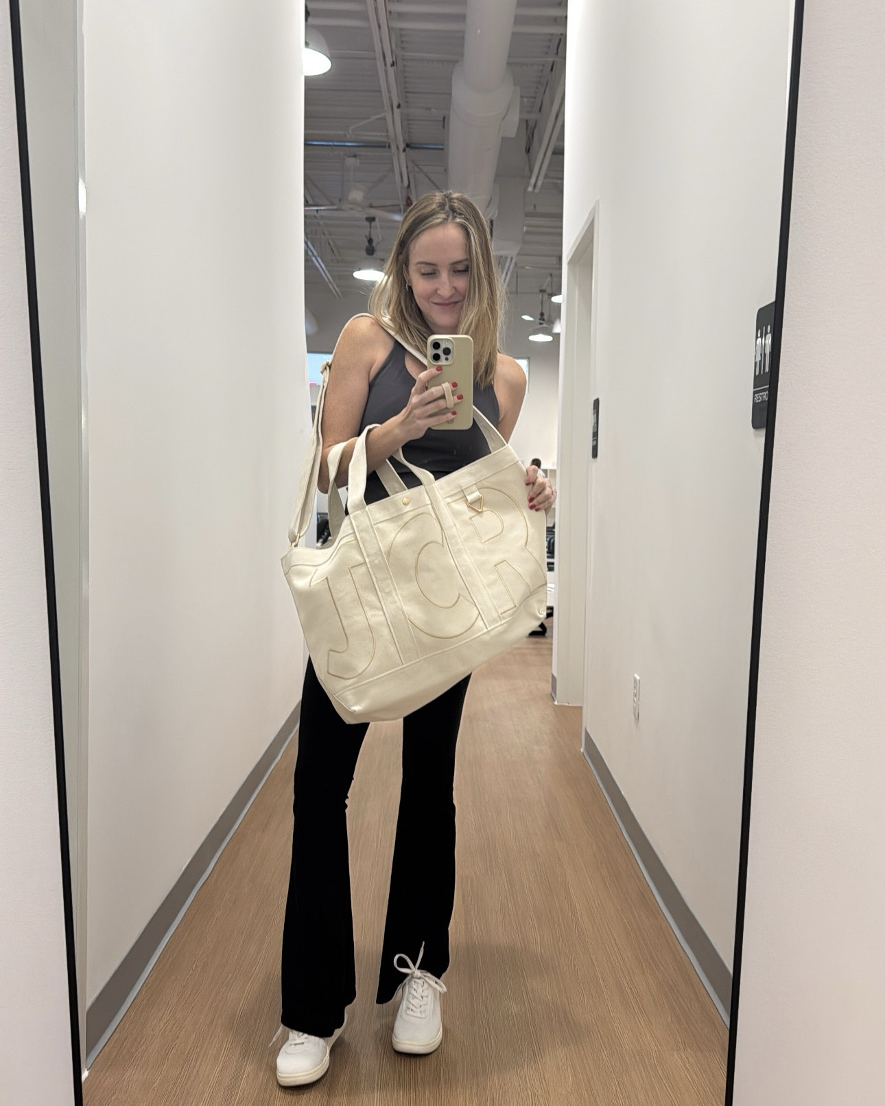 Loving my new custom canvas tote from Bauble Bar. Choose the color of the bag, the color of the stitching and either two or three letters. 

Comes in three sizes. This is the large.



#LTKItBag #LTKStyleTip