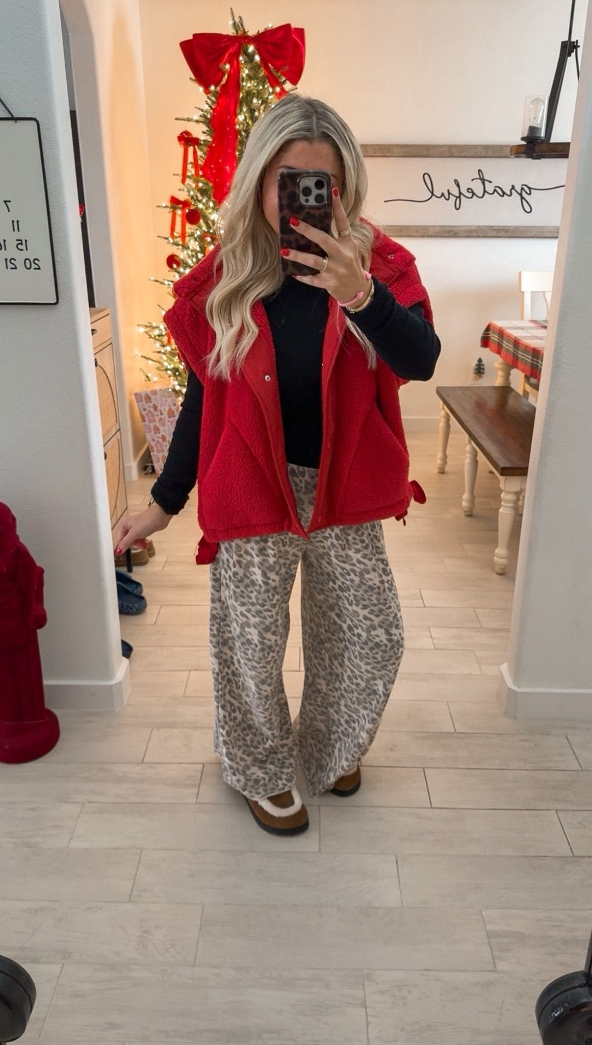 Comfy outfit
Size small
Clogs tts 

#LTKSaleAlert #LTKootd #LTKFindsUnder100