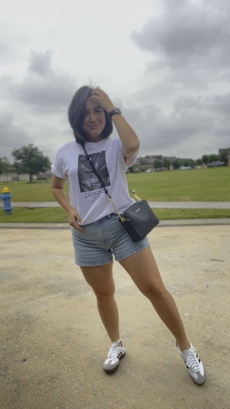 OOTD—simple and casual. Abercrombie shorts 🤩

Size:
Top- M
Shorts- 6/28

Abercrombie fashion
Abercrombie mom shorts
Sneaker outfit
Samba og outfit
Casual outfit idea
Casual fashion idea
Easy outfits
Easy fashion
Spring outfit
Spring outfit idea
Spring fashion
Jean shorts
Petite friendly 


#LTKfindsunder100 #LTKshoecrush #LTKstyletip