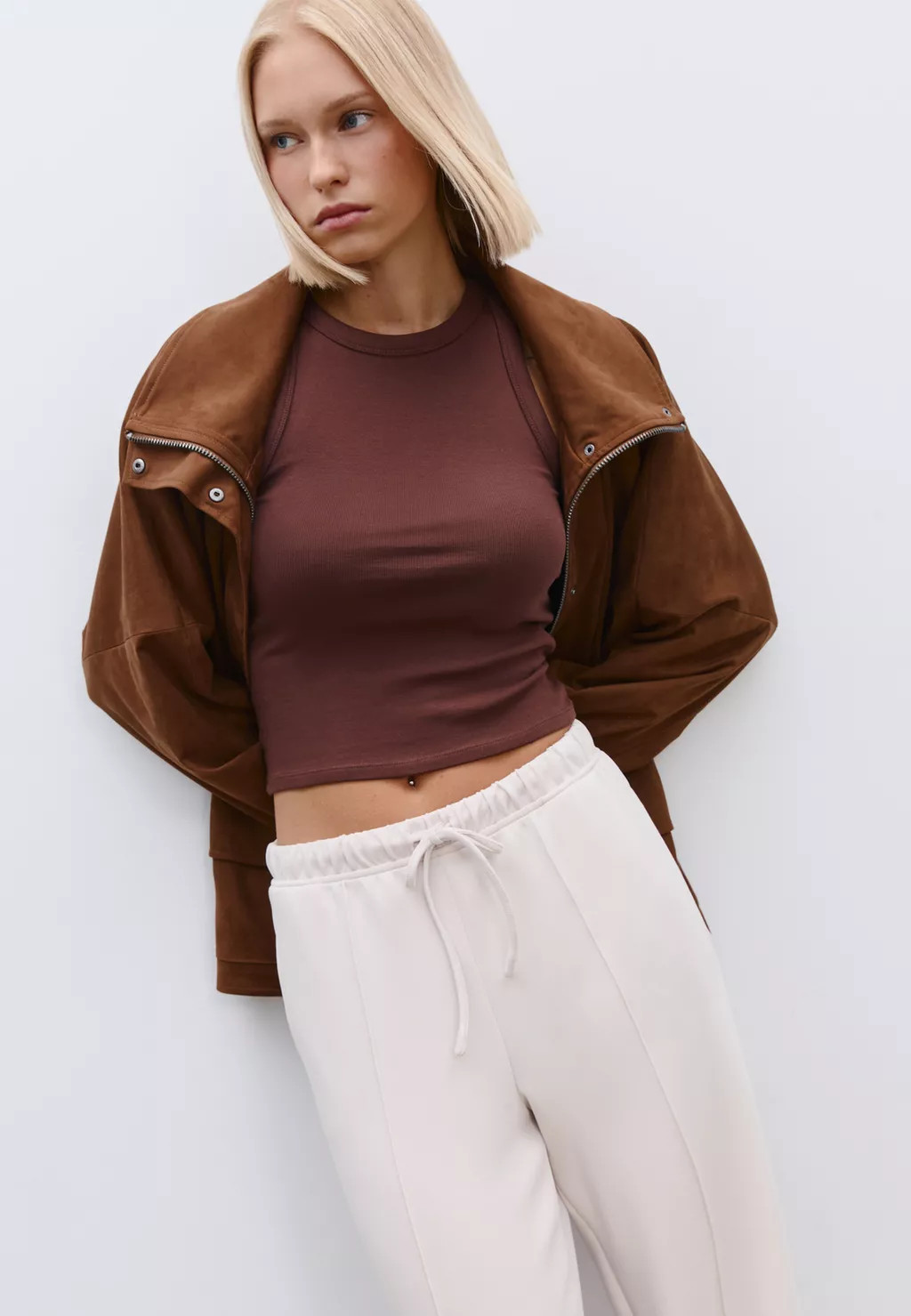 Soft-touch wide-leg jogger trousers with front seam detail - Women's Trousers | Stradivarius Unit... | Stradivarius (UK)